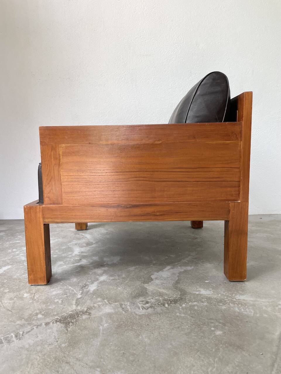 Modernist armchair in exotic wood and leather