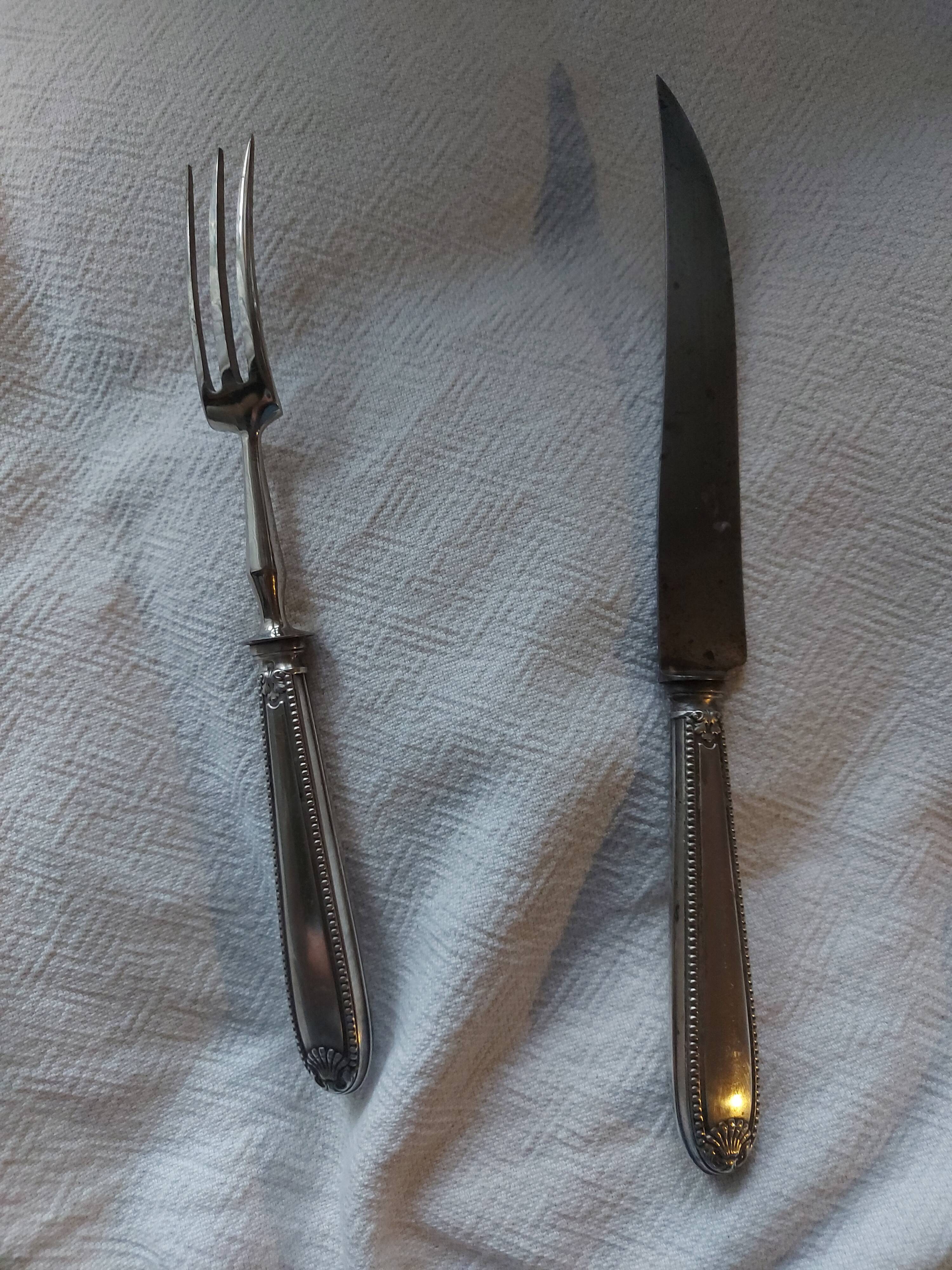 Serving, silvered metal leg cutlery