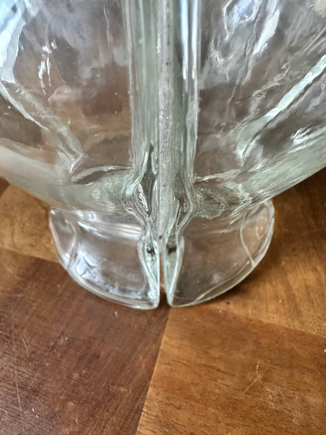 Compartmented liqueur decanter