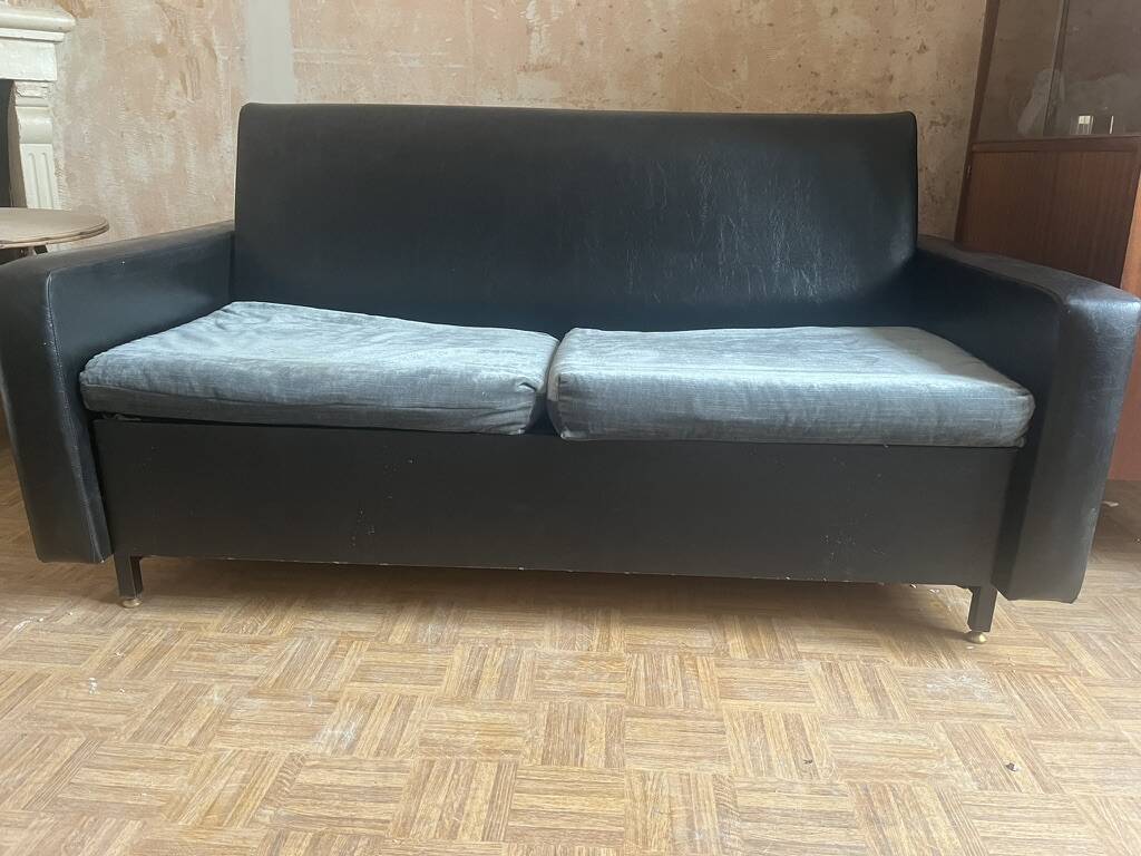Convertible sofa bed for 2 people