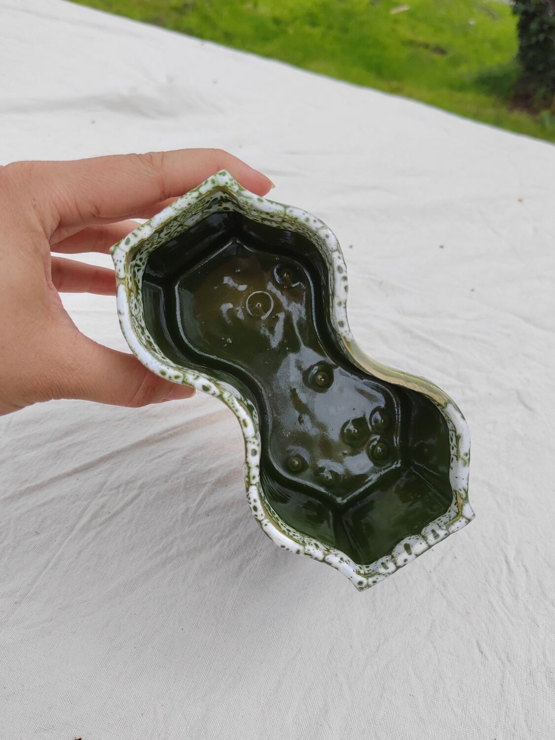 Pot cover in green ceramic original shape