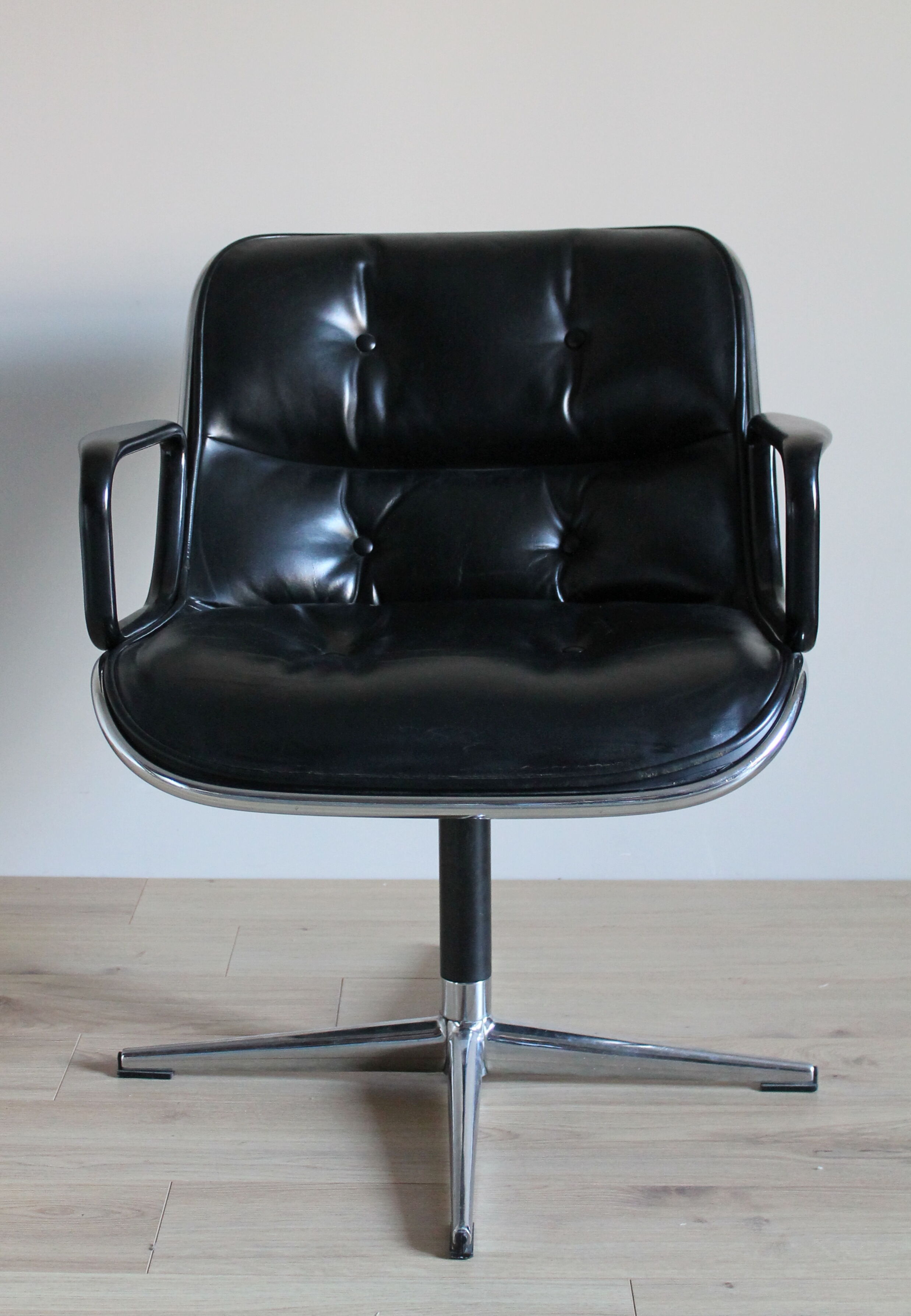 Fauteuil cuir de Charles Pollock 1970