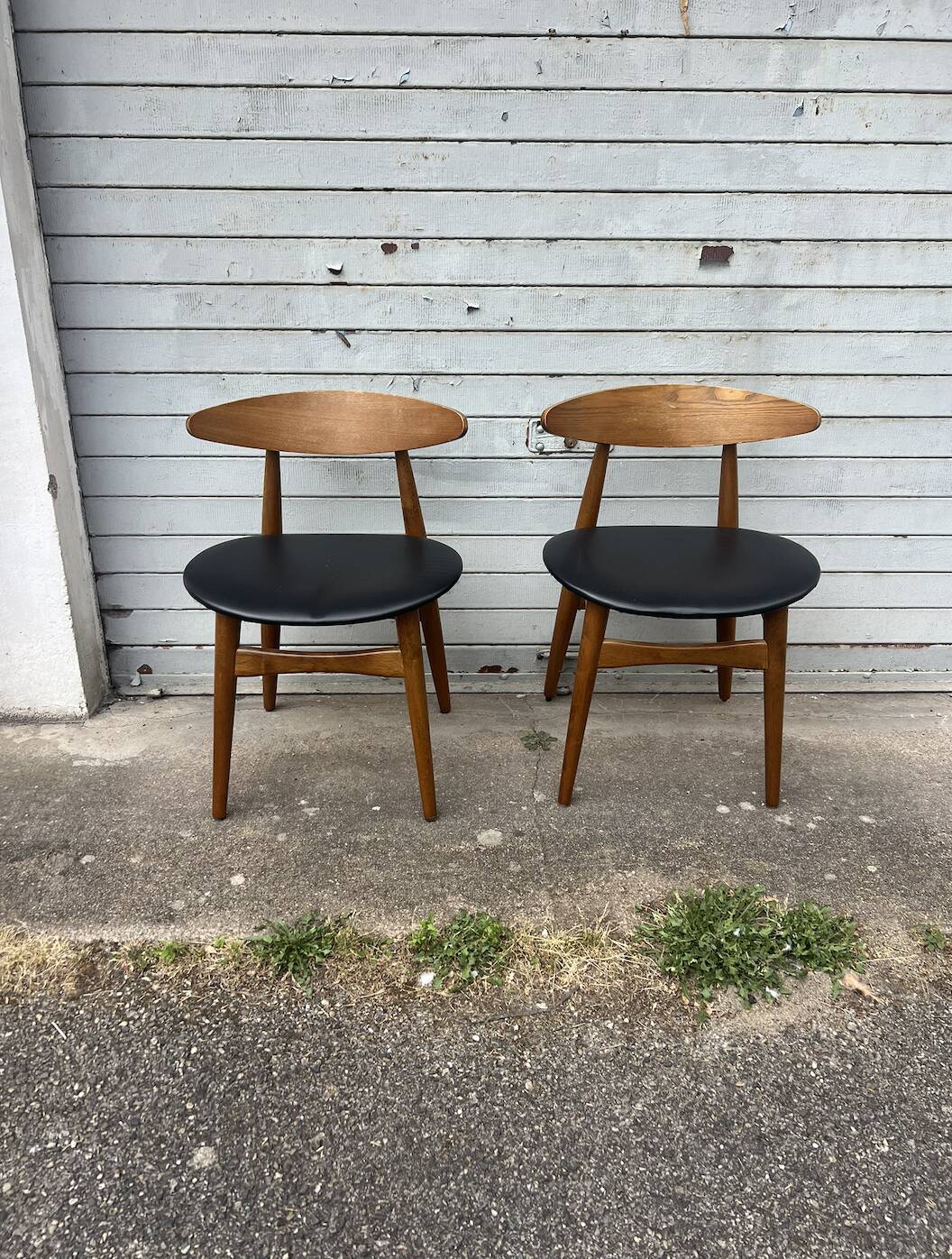(Lot) 2 Compass Leg Scandinavian Style Chairs
