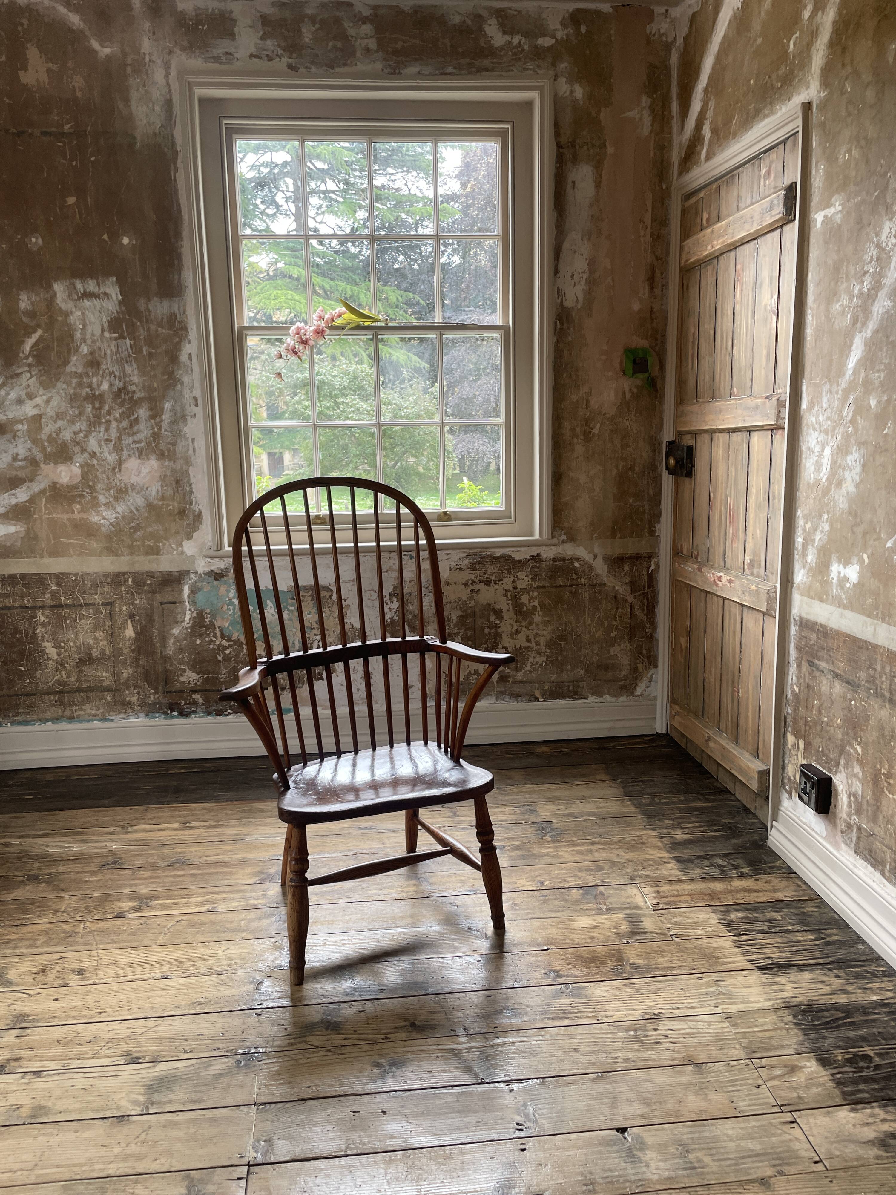 Grand fauteuil Windsor à dossier en cerceau en orme du 19ème siècle | Vernaculaire