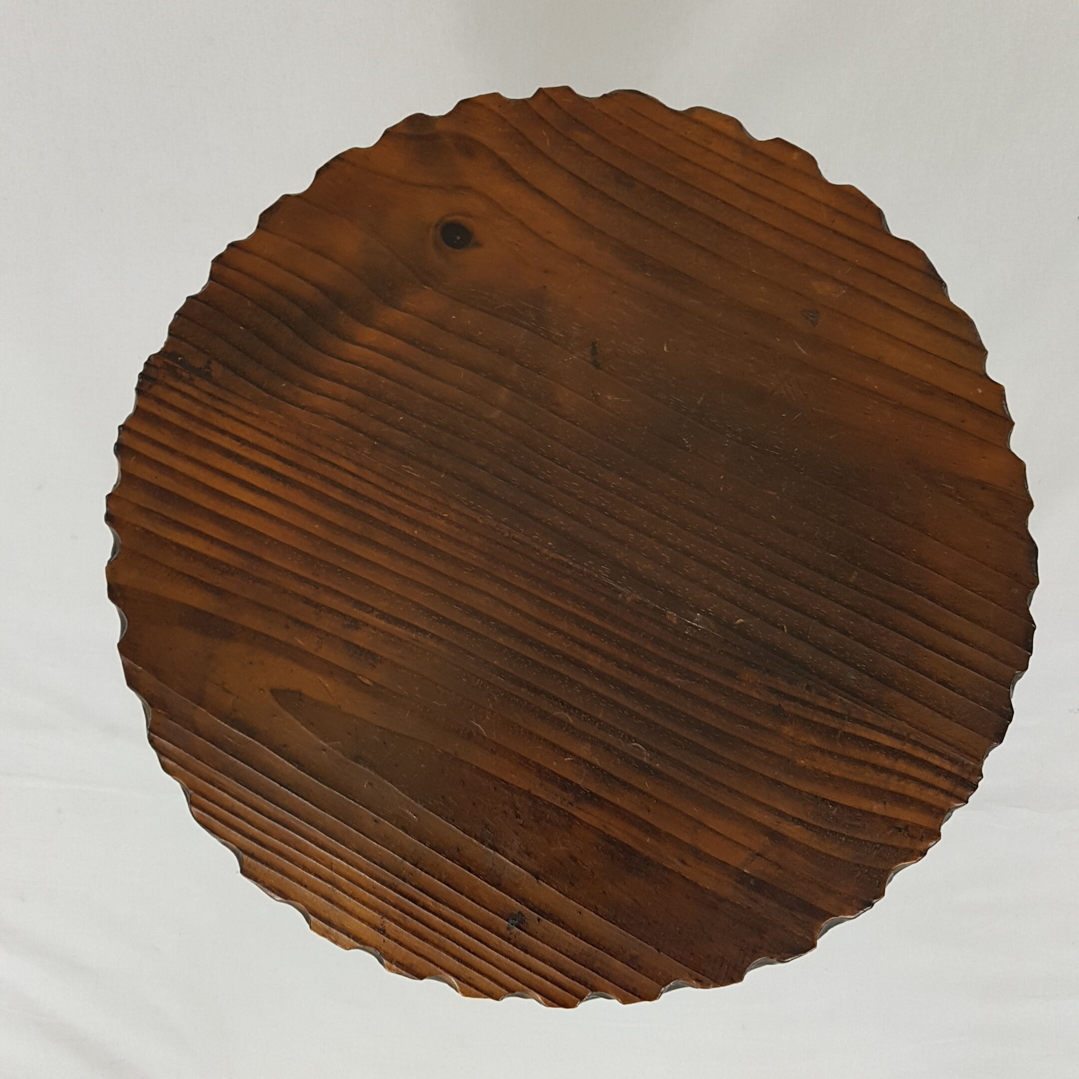 Coffee table in solid wood, tripod