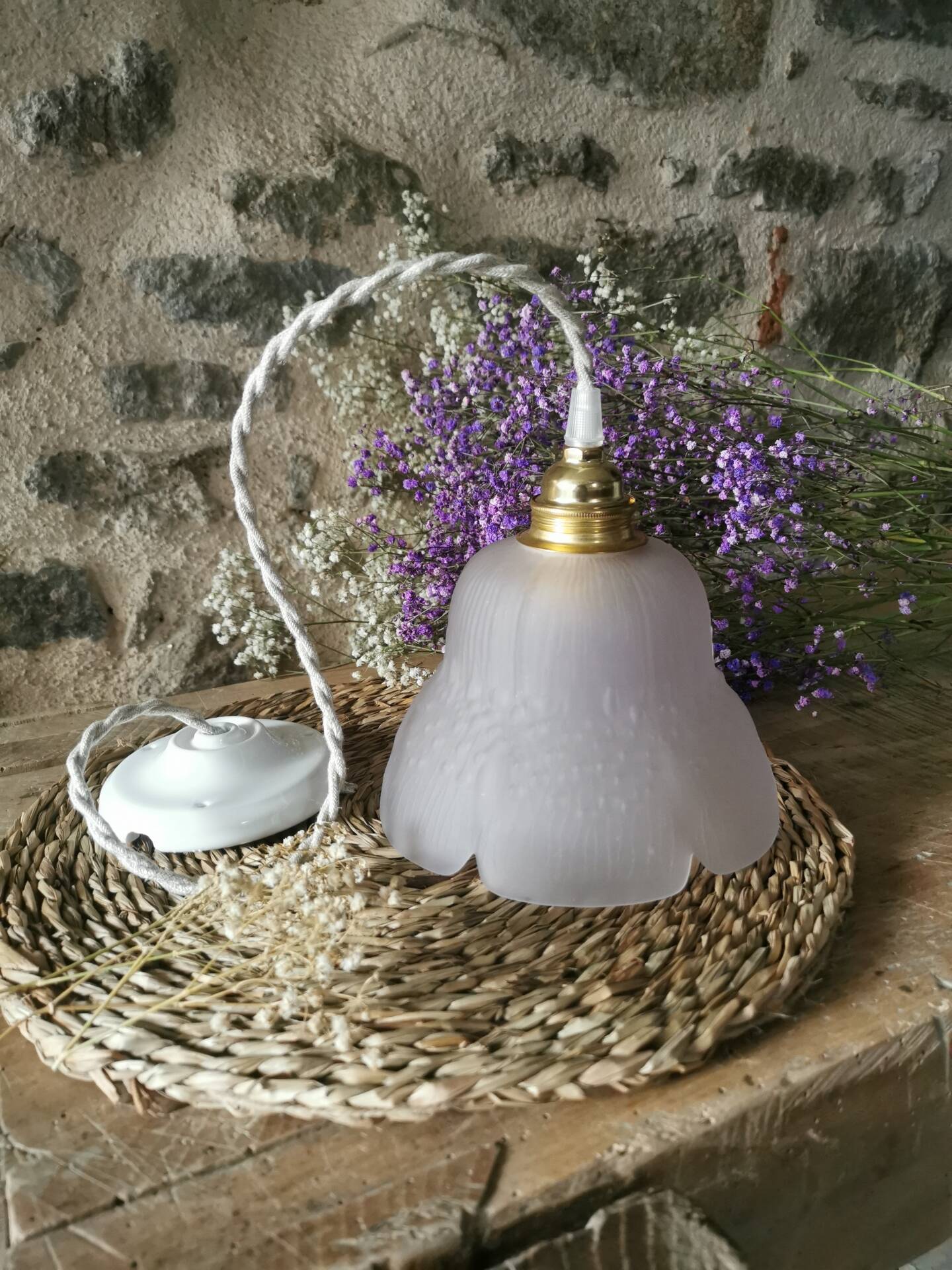 Suspension fleur Vintage en verre moulé rose