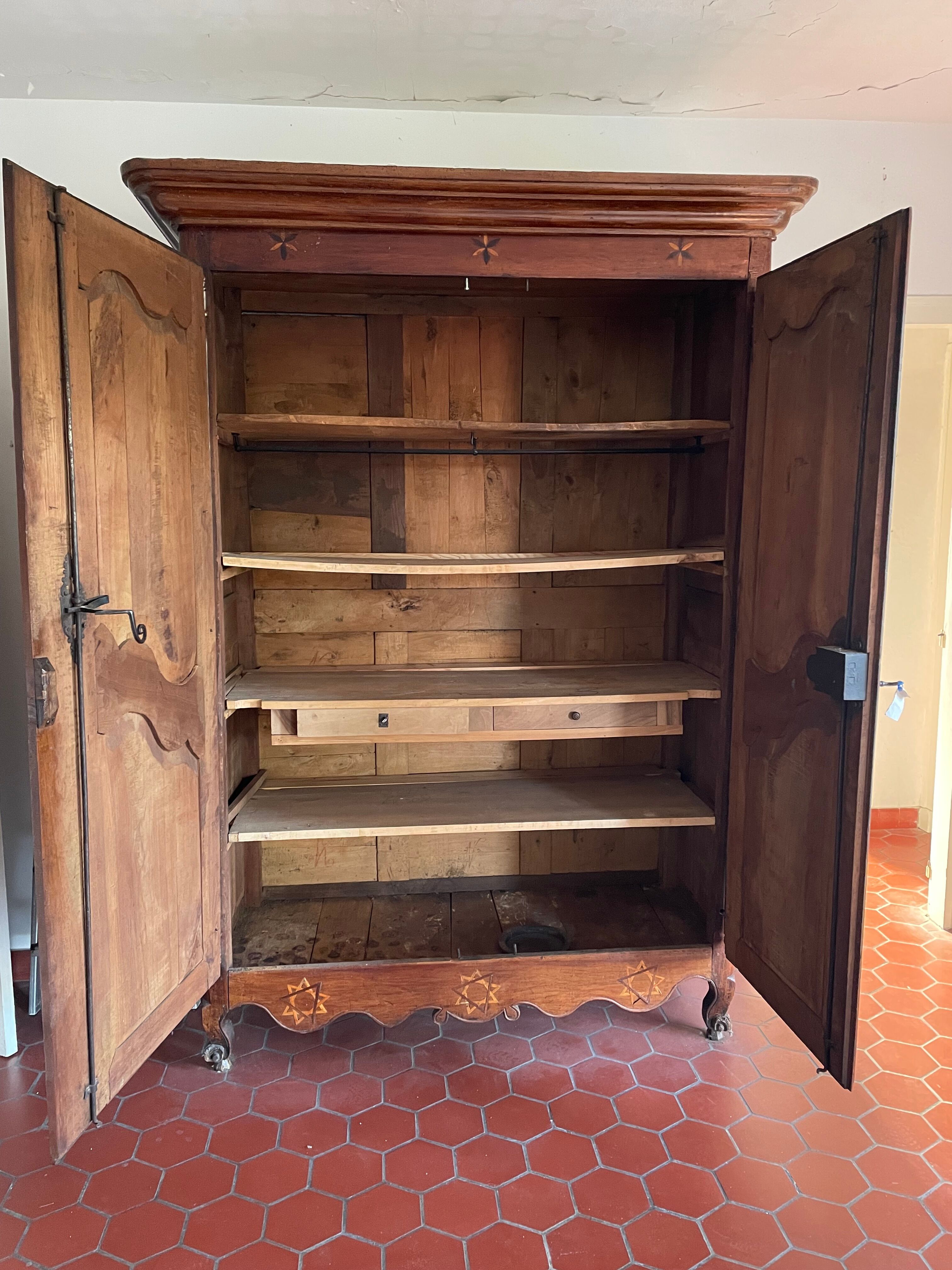 Armoire Louis Xv en noyer