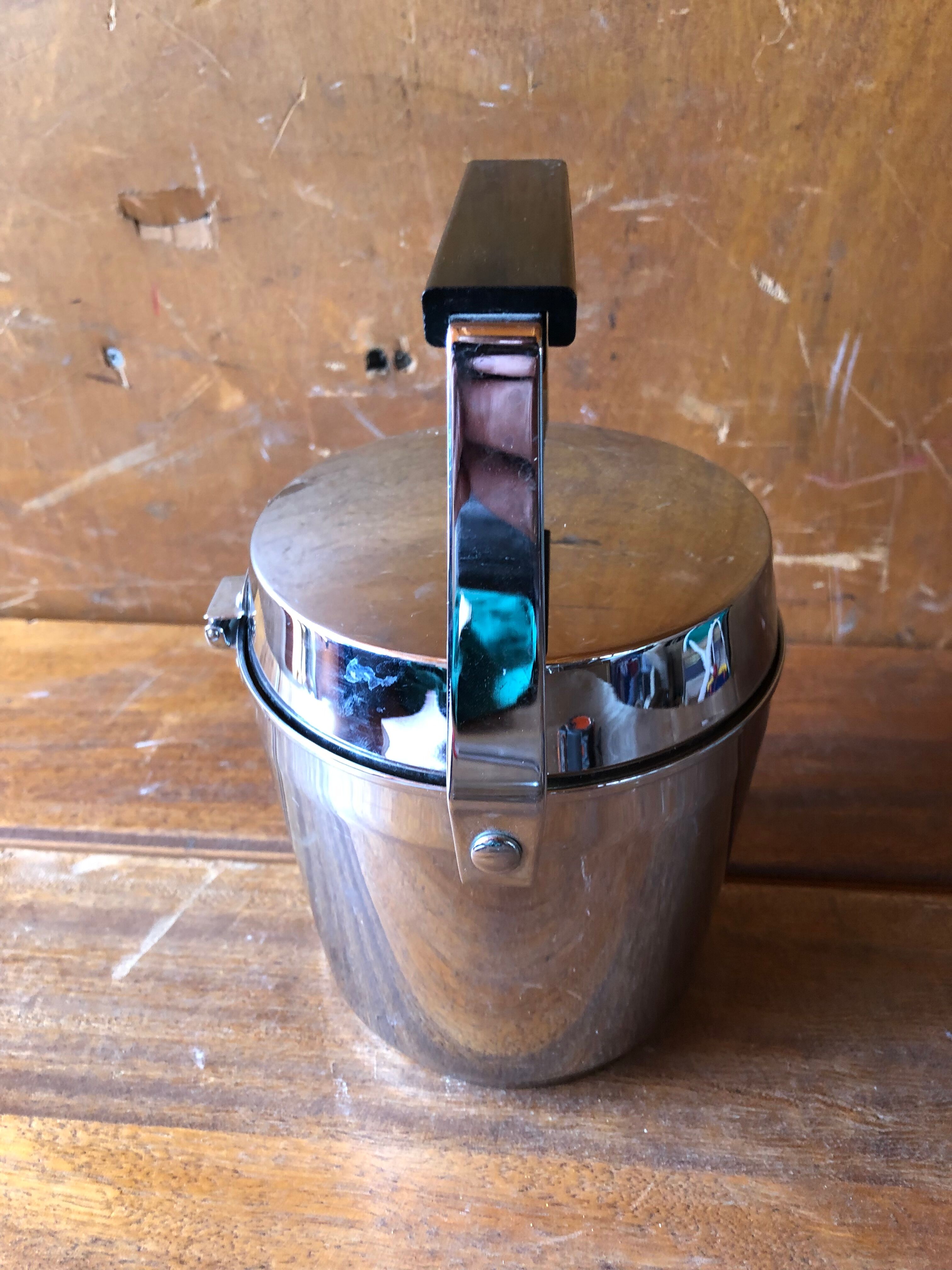 Old seau with glacons elfi with cove & chrome metal clamp