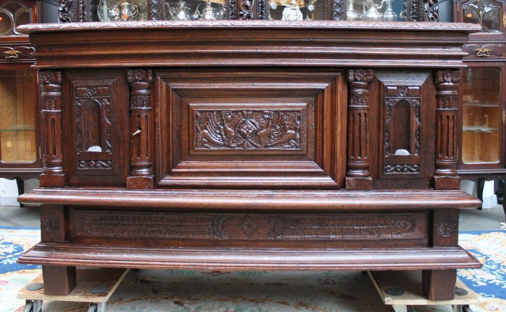 Chest of drawers eighteenth century