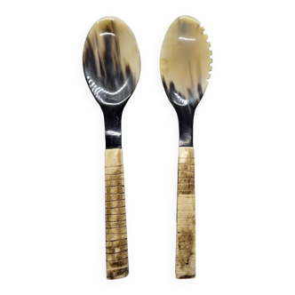 Serving cutlery set in buffalo horn and ribbed bone handle