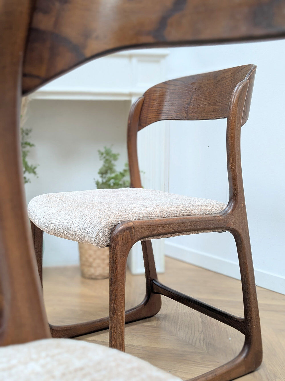 Set of 2 vintage chairs