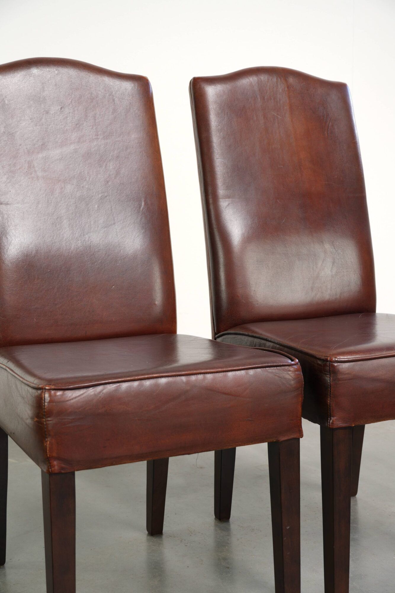 Beautiful and comfortable set of 6 sheepskin dining chairs in English style