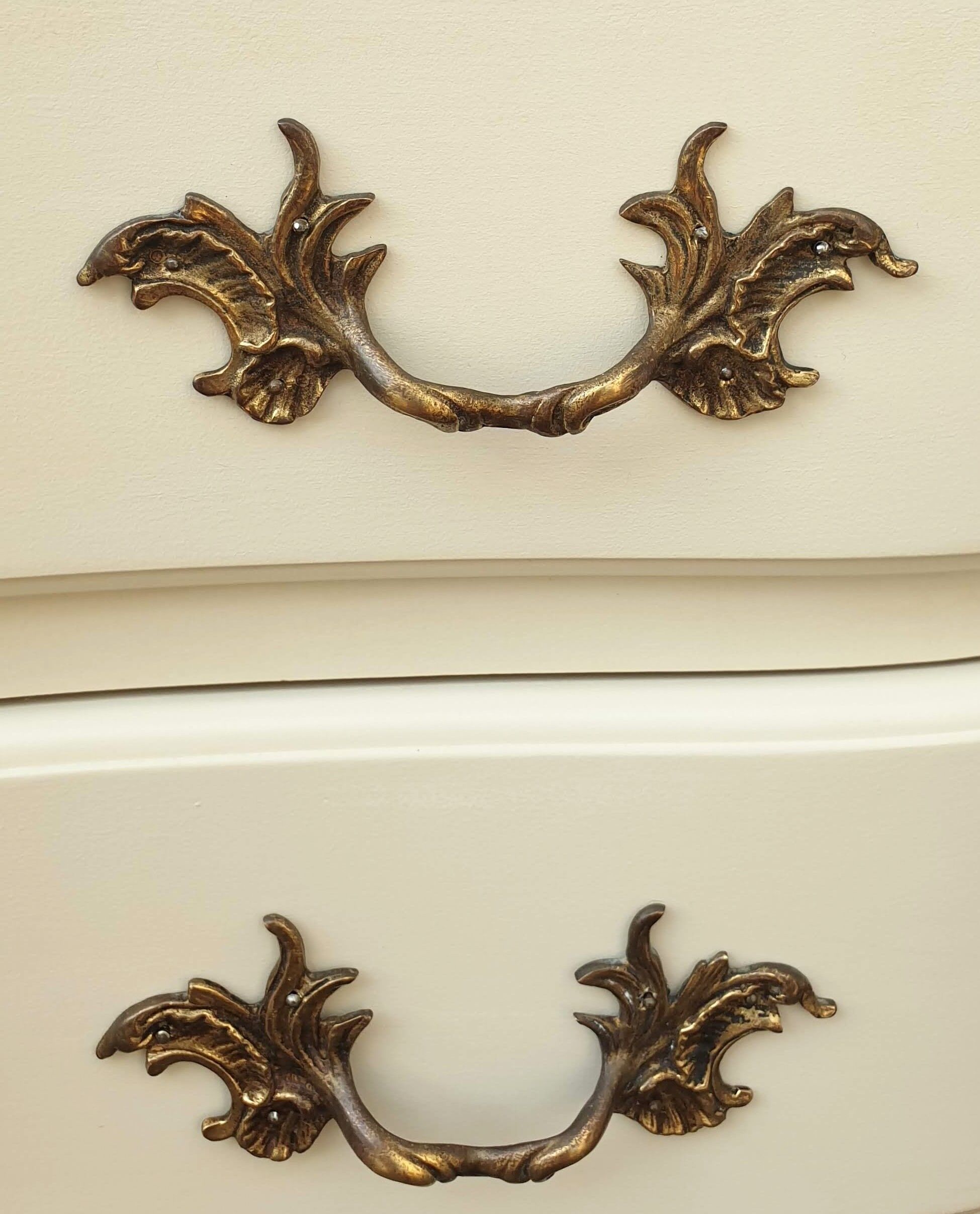 Creme white chest of drawers