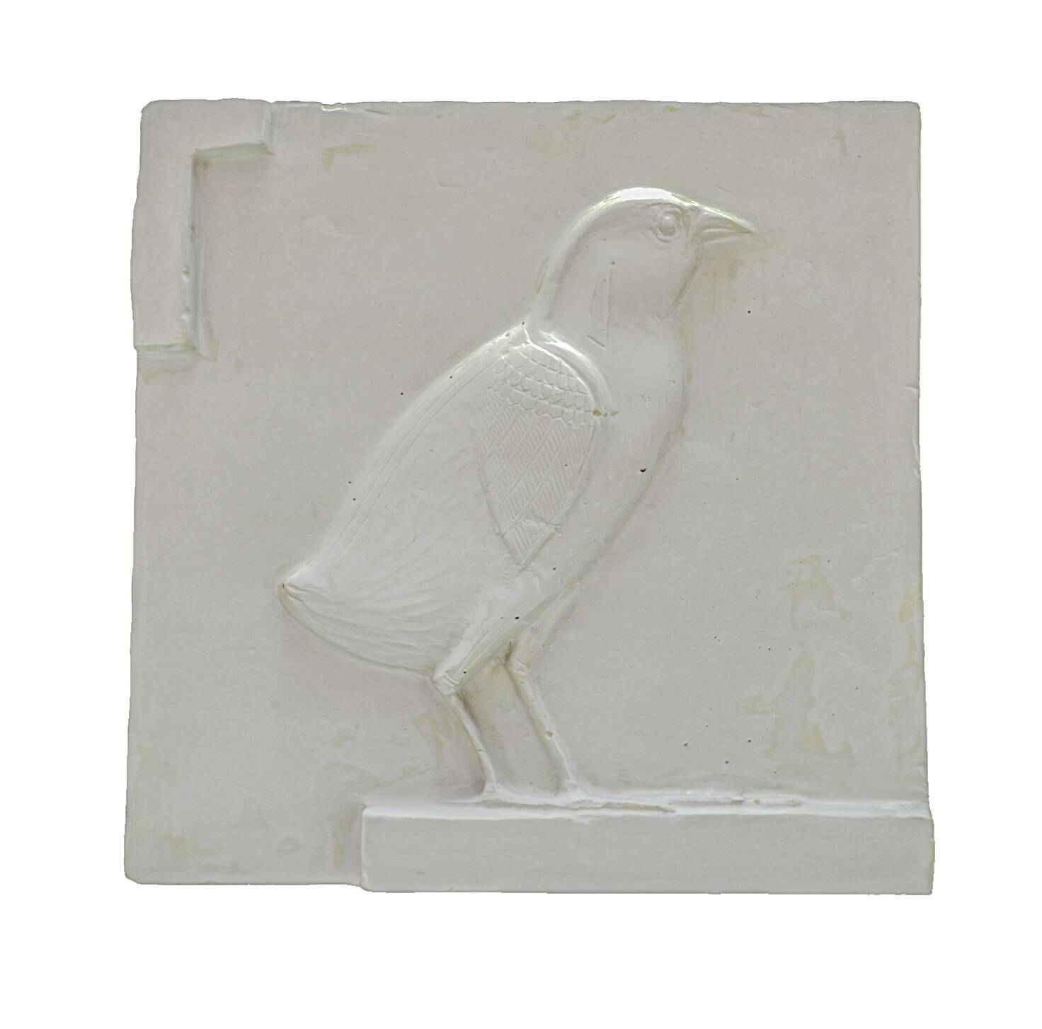 Bas-relief en plâtre représentant un poussin de caille, période ptolémaïque