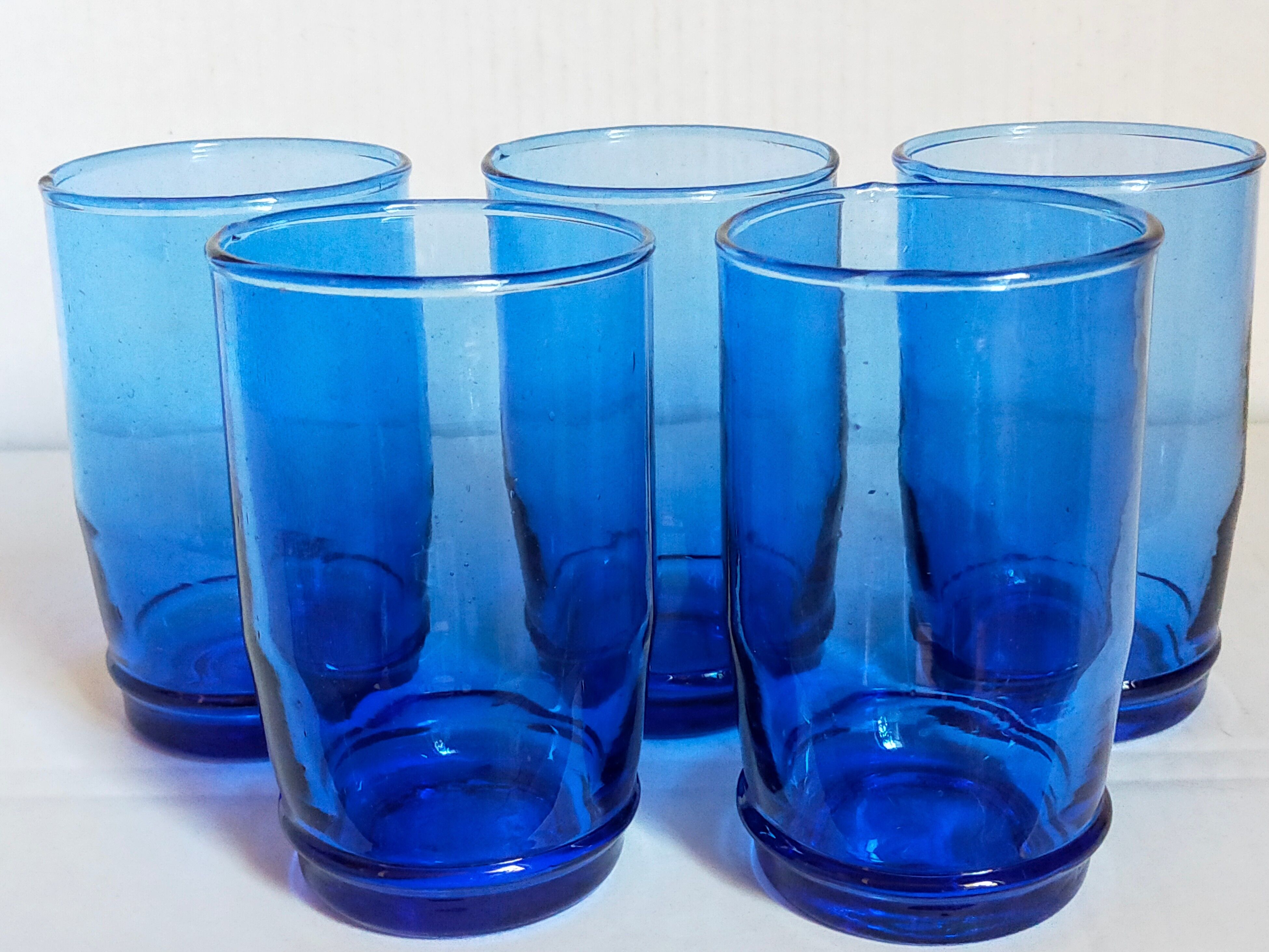 Cinq verres de verrier en verre soufflé vintages
