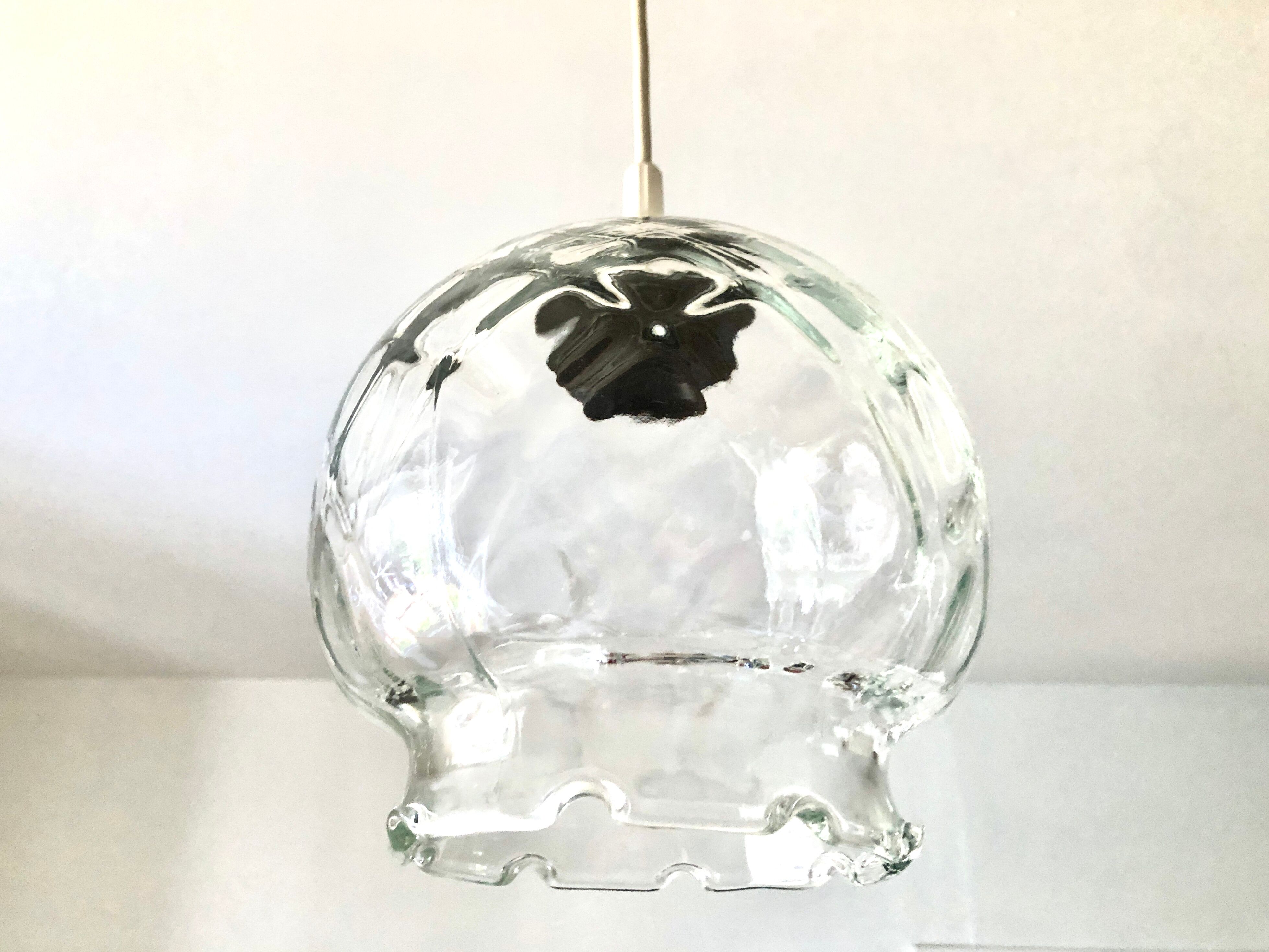 Suspension with transparent checkered glass steering wheels