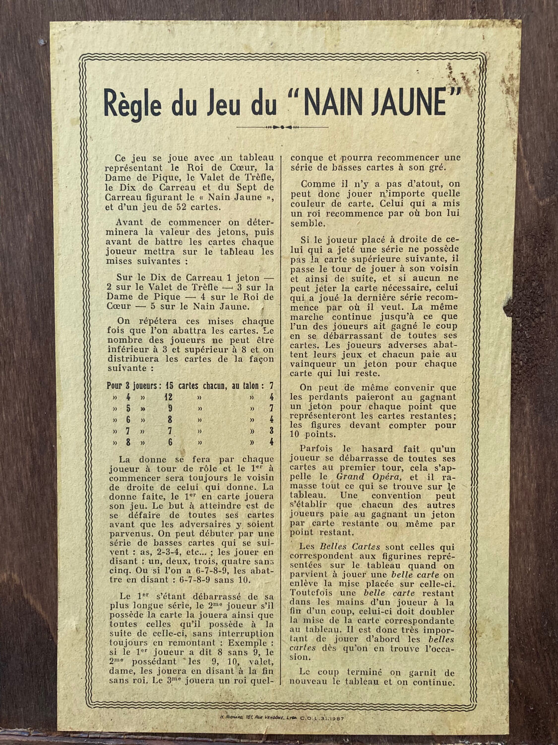 Jeu de société Nain Jaune époque XXe coffret et compartiments en bois