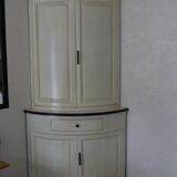 Corner cabinet