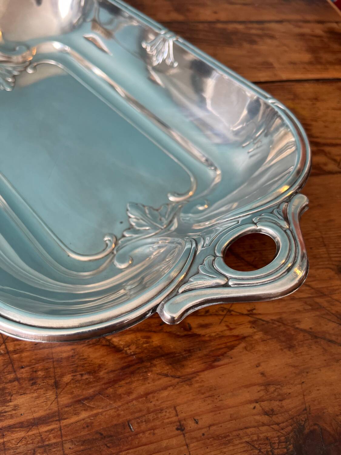 Dish, tray, centerpiece in silver metal