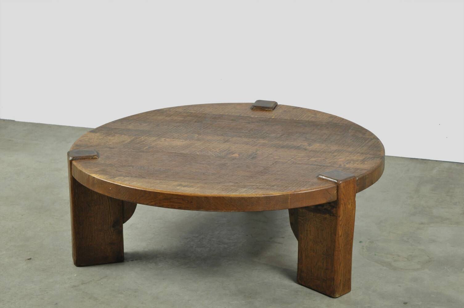 Solid oak round coffee table, Brutalist 1970s