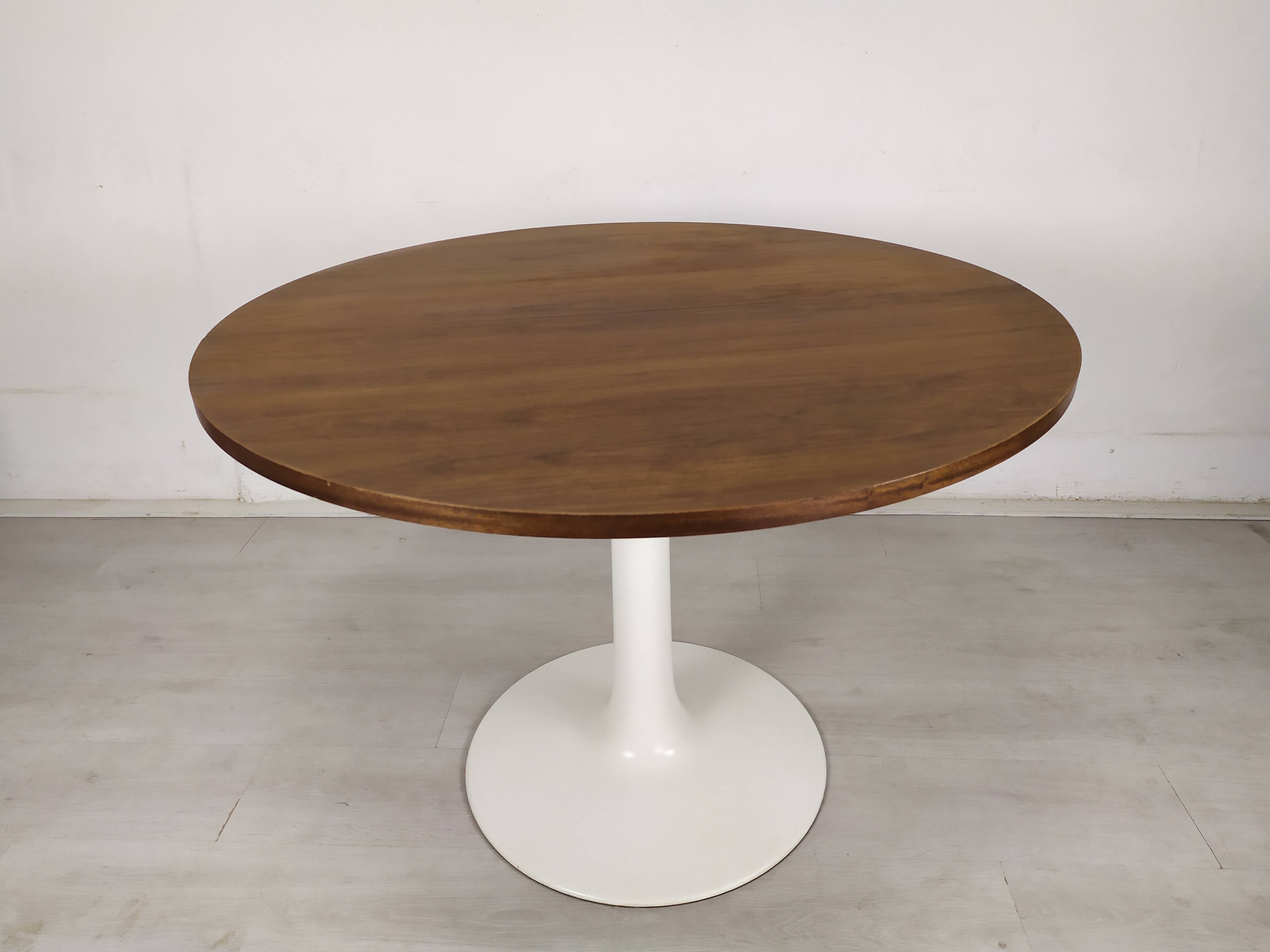 Vintage tulip foot system table