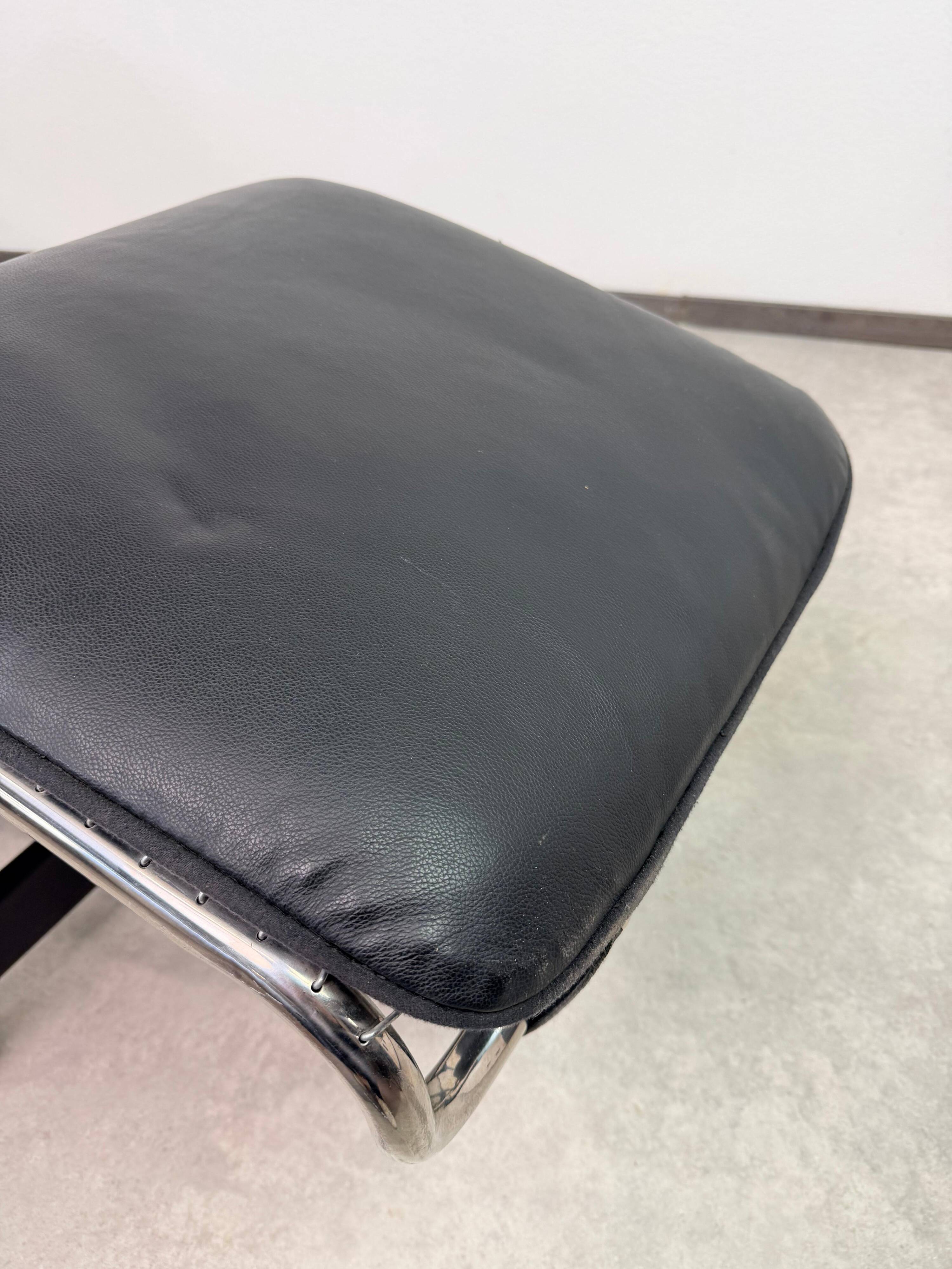 Vintage LC4 Chaise Longue by Le Corbusier in black leather