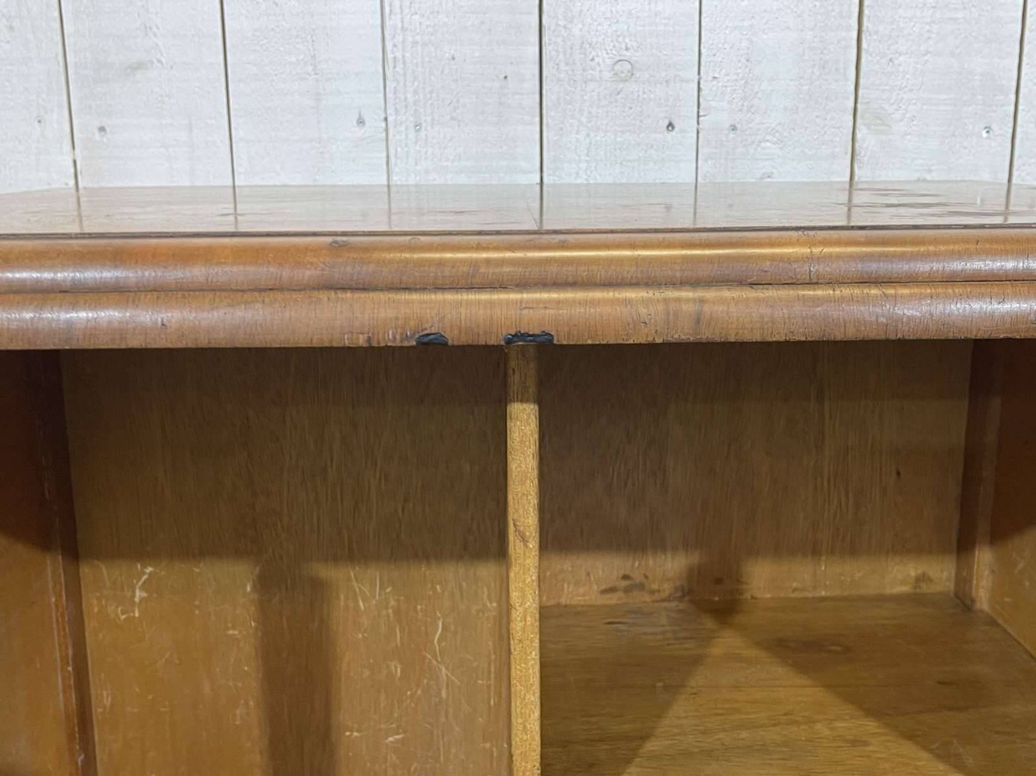 1950s English sideboard with drawers, Art Deco style, in walnut burl.