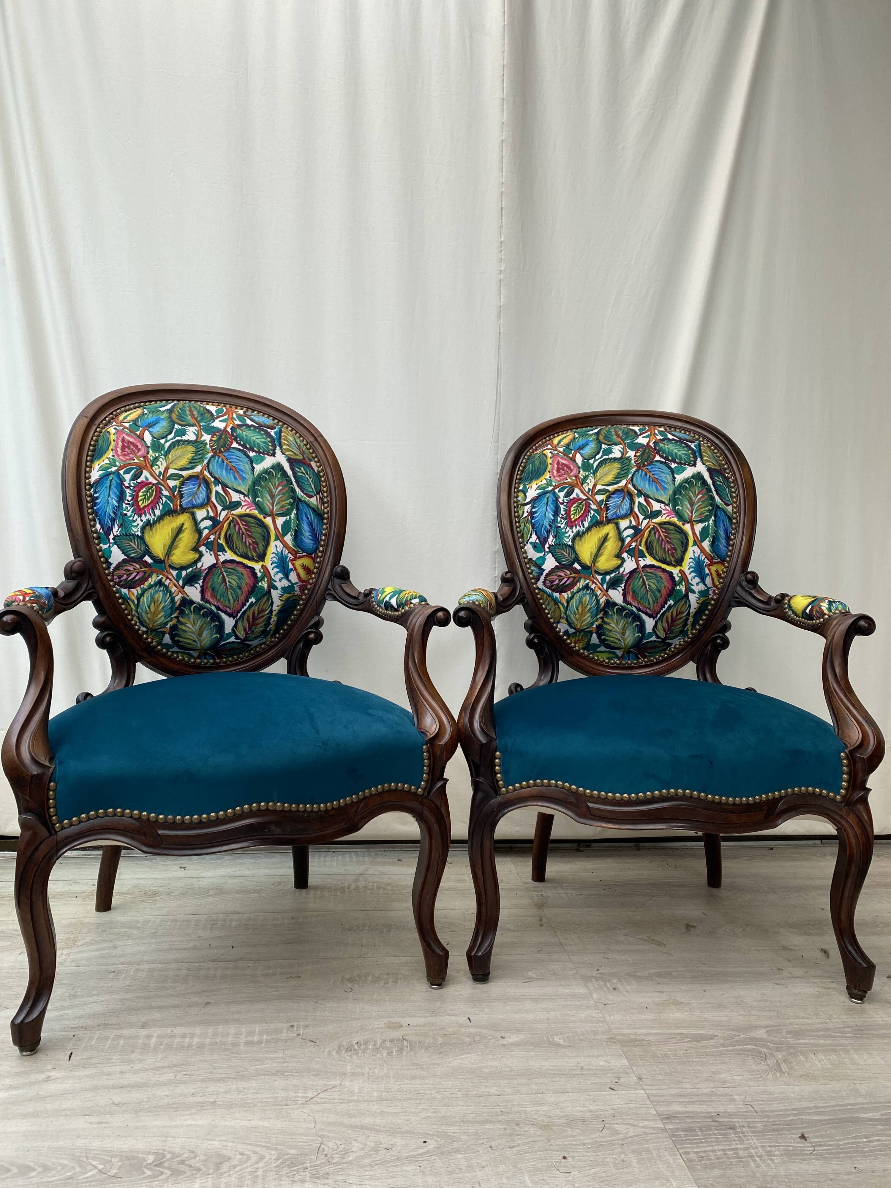 Paire de fauteuils cabriolet retapissés, années 30-40