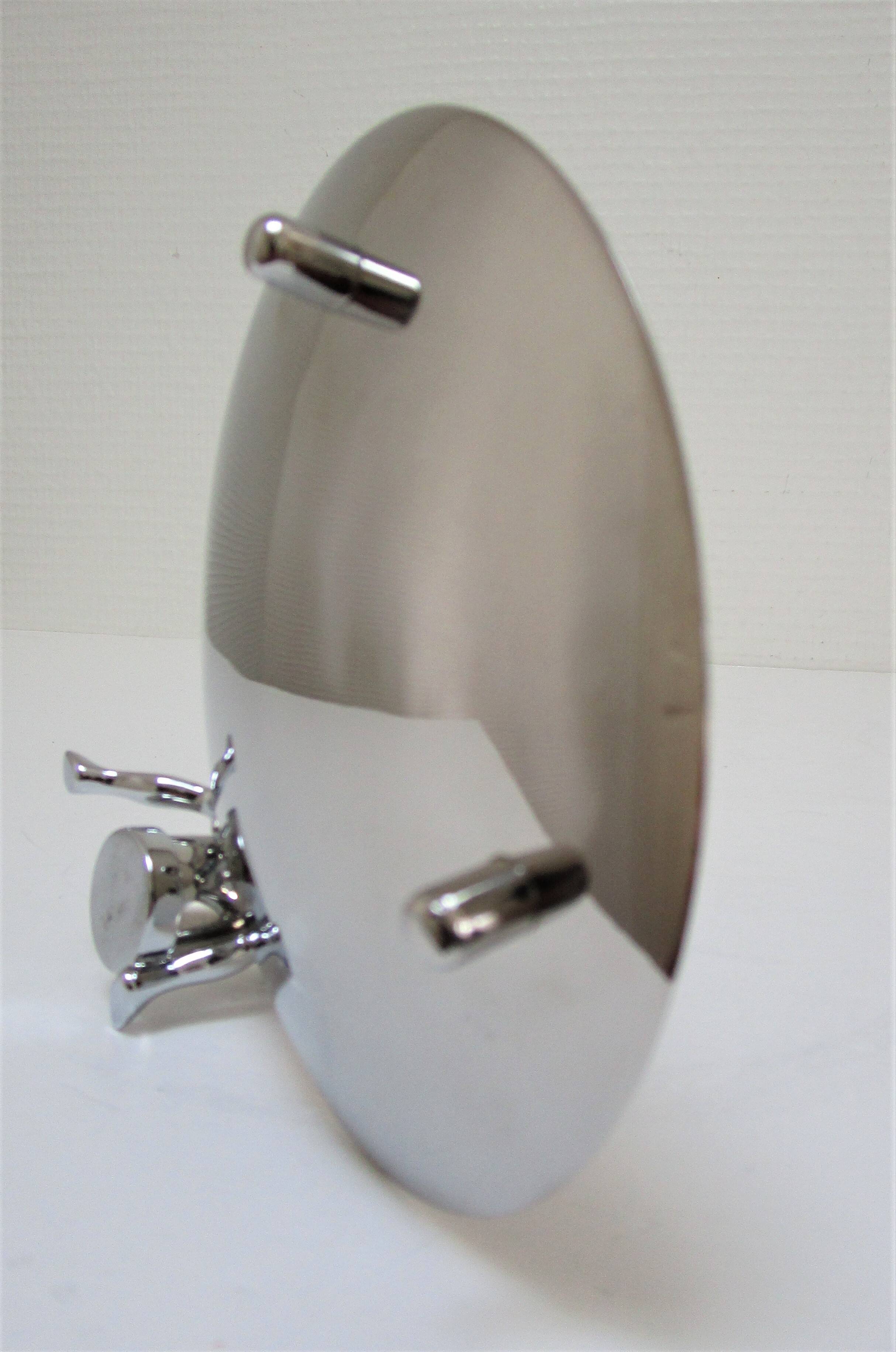 Coupe en laiton chromé design par Mukul Goyal
