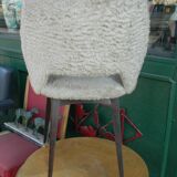 Chaise moumoute pieds carrés bout laiton années 60