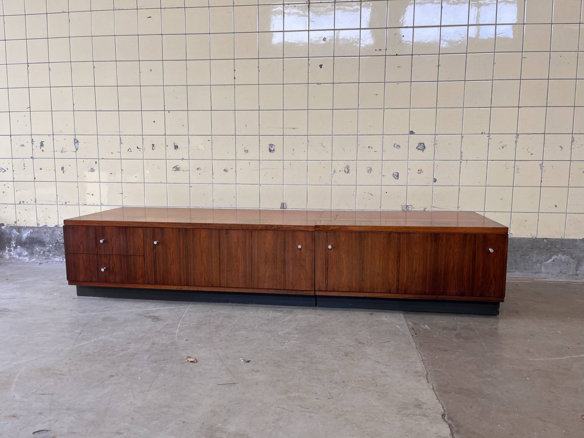 Meuble bas en palissandre vintage