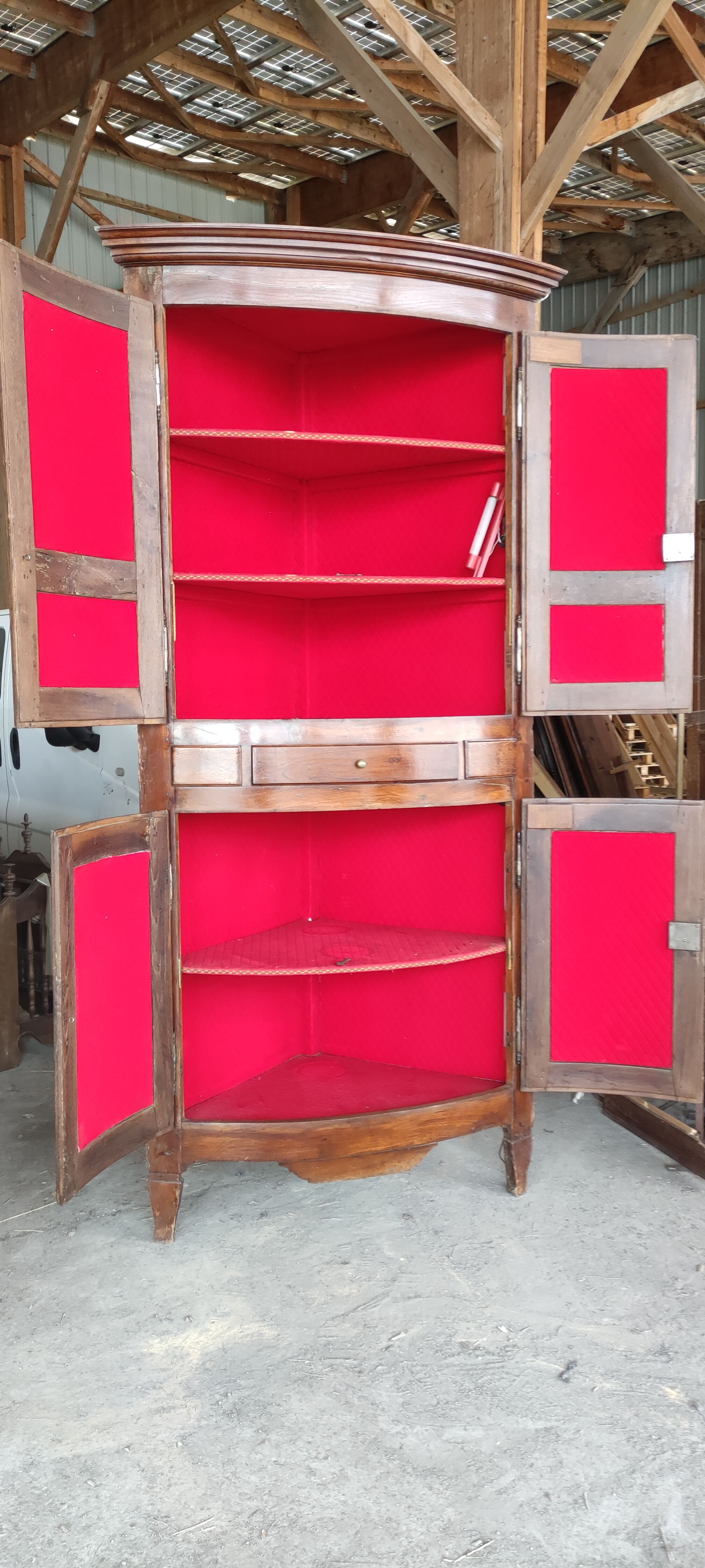 Neckline 4 doors curved, a drawer partly of the 19th century