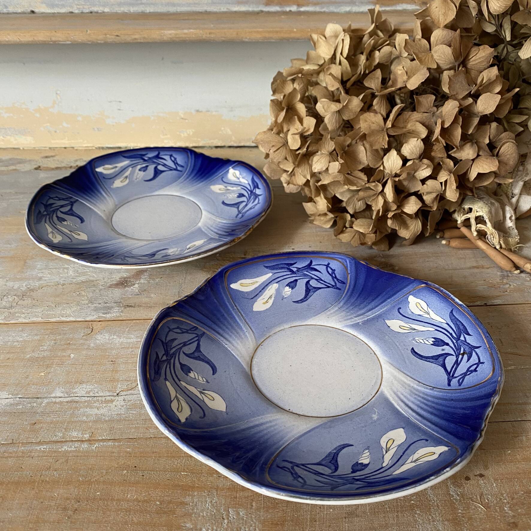 Assiettes  Sarreguemines décor Arum bleu cobalt