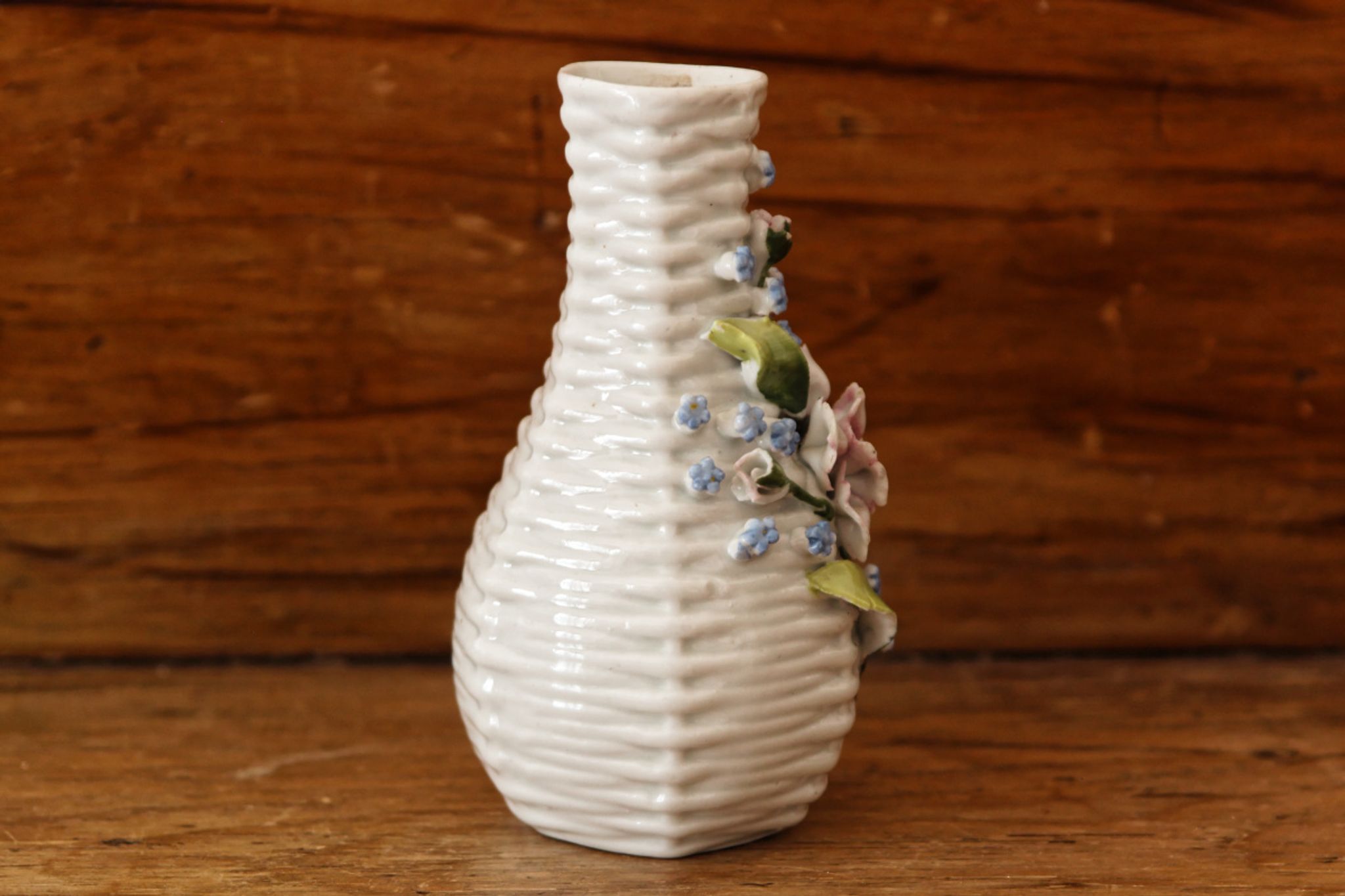 Vase soliflore en barbotine