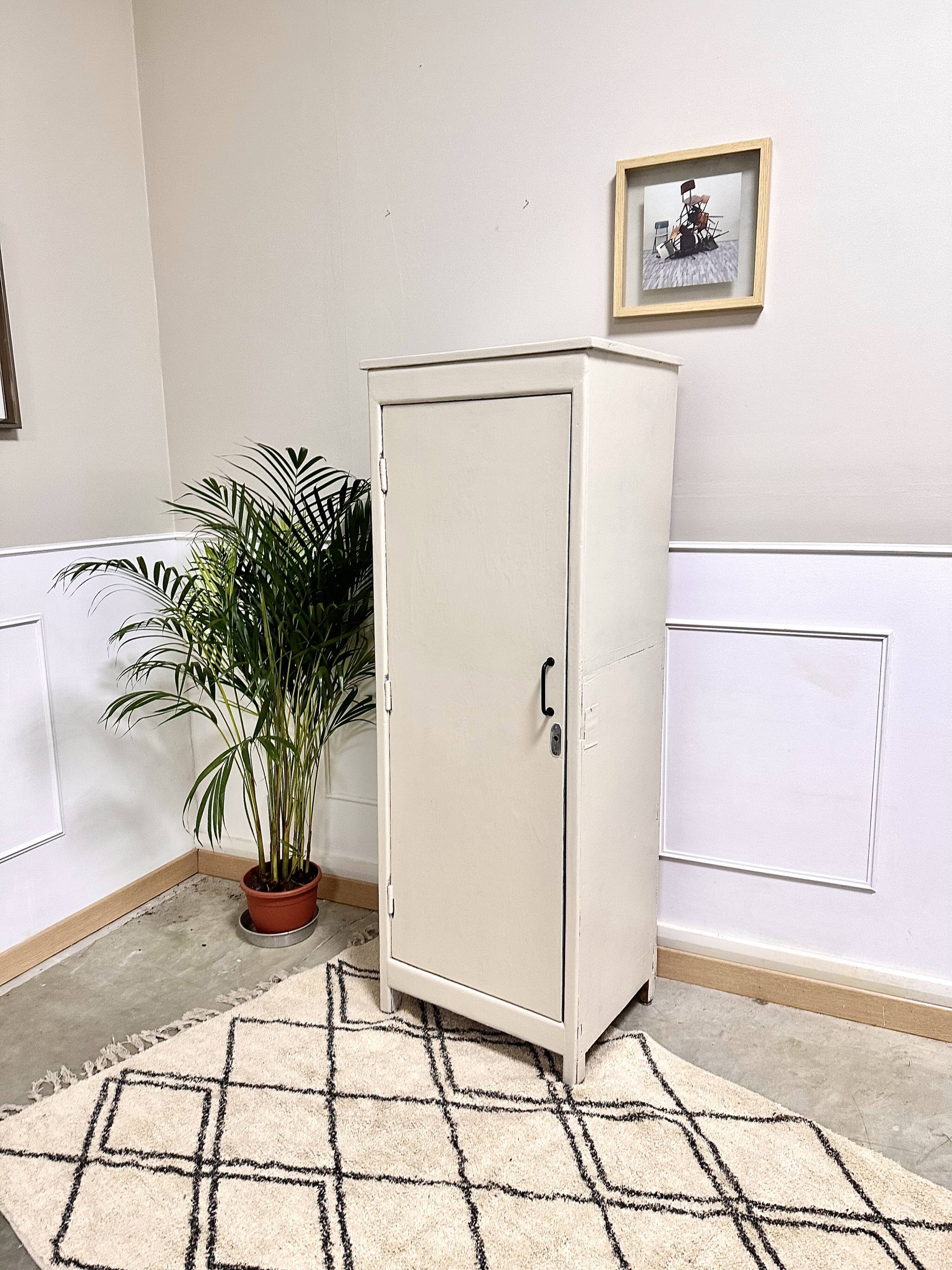 Parisian wardrobe in linen wood