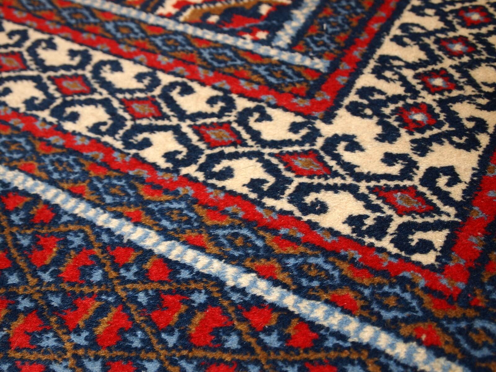 Tapis Vintage Indo-Mahal, Années 1970, Élégance et Artisanat