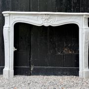 Cheminée de style Louis XV en marbre de Carrare vers 1980