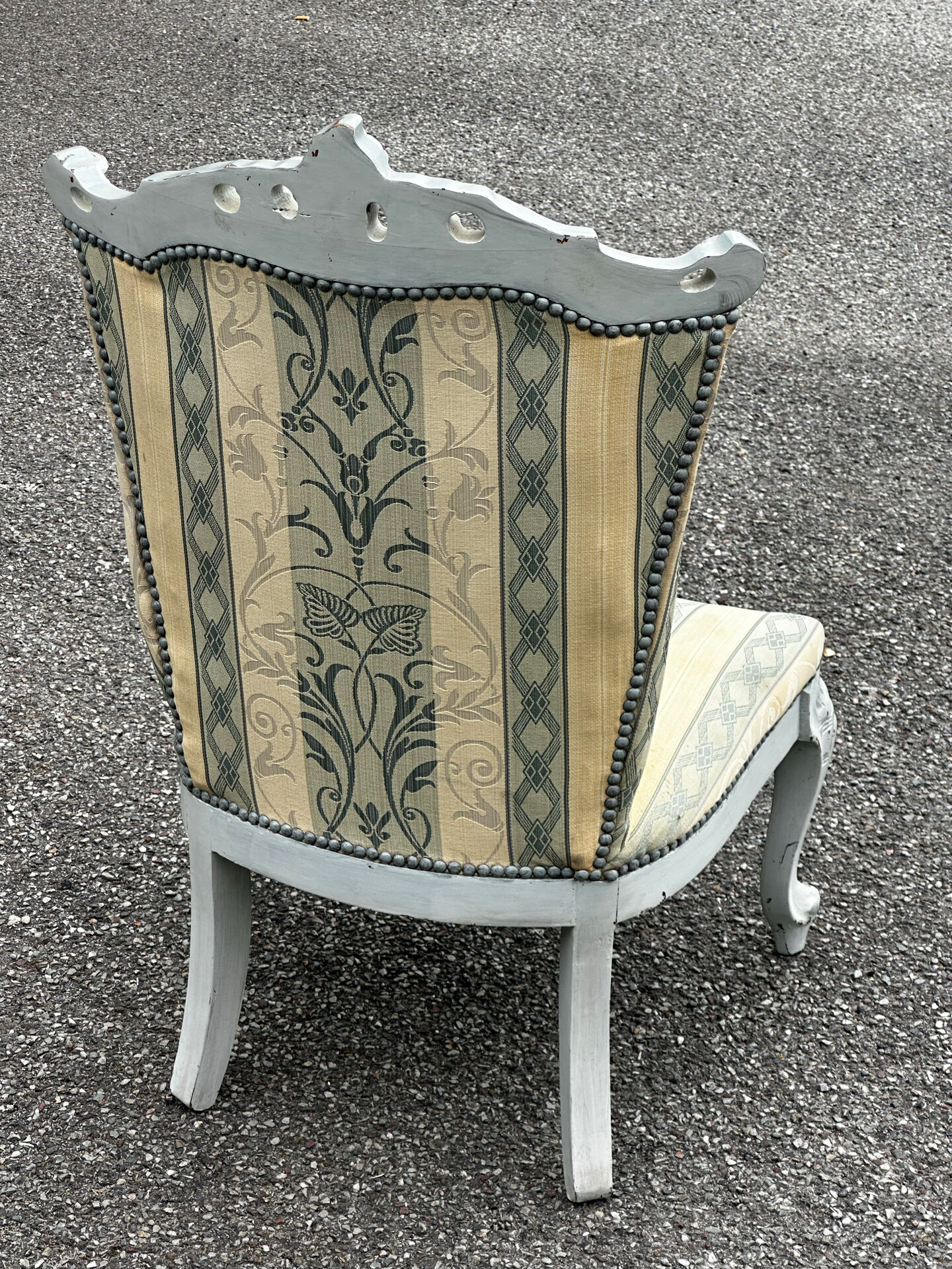 Chauffeuse de style Louis XV avec repose-pieds assorti – XXe siècle