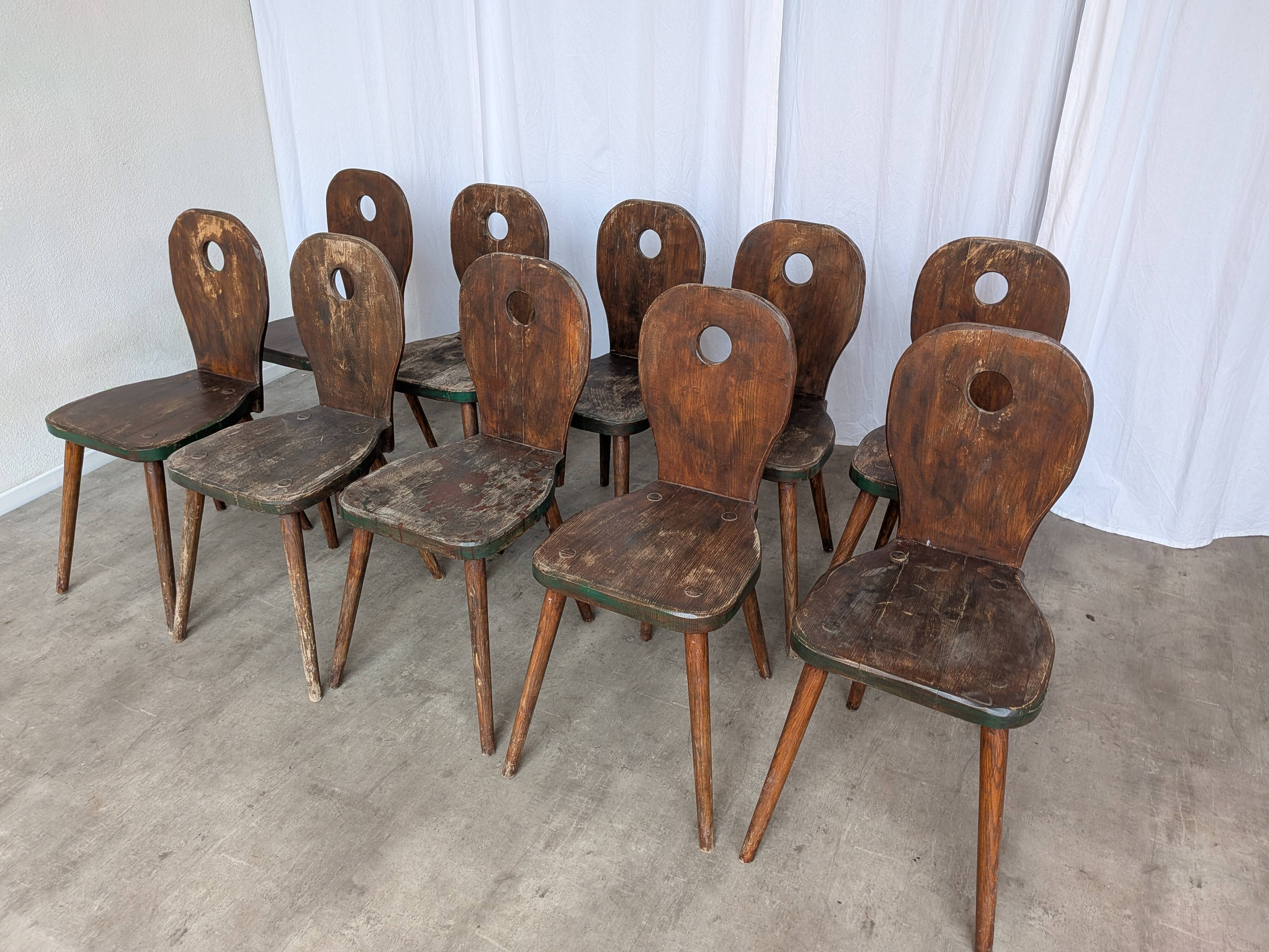 8 chaises brutalistes vintage en bois