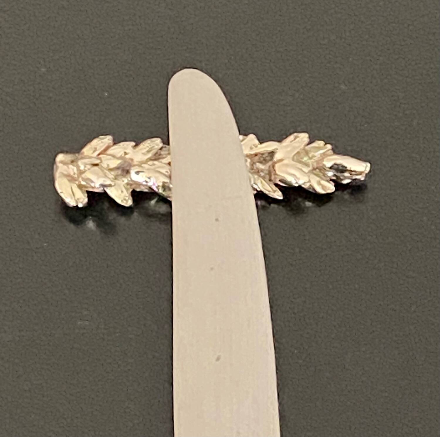 6 wheat-shaped knife holders in silver-colored metal