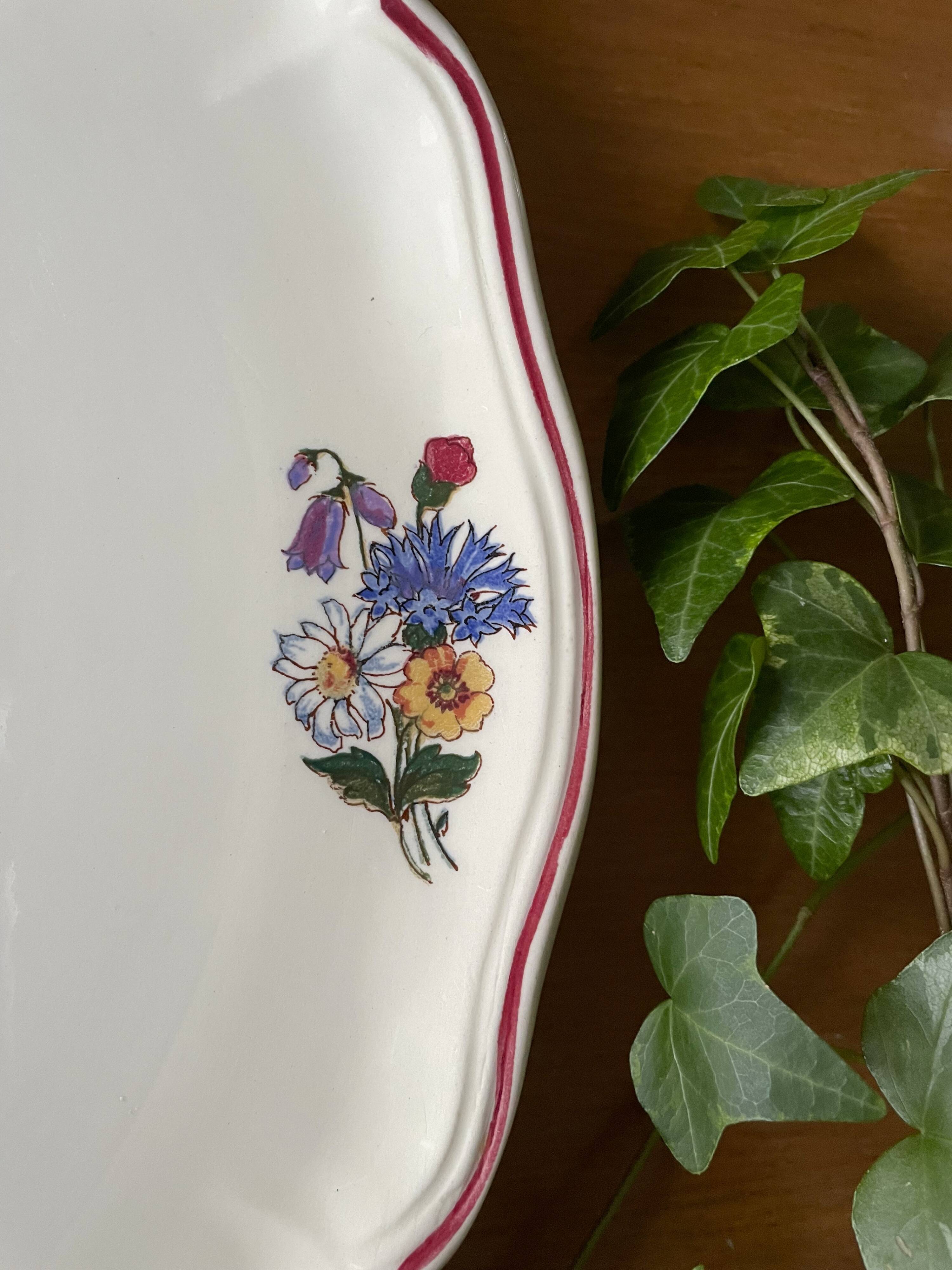 Antique pie dish in Sarreguemines earthenware.