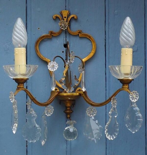 Appliques murales 2 feux antiques françaises en bronze doré et cristal, années 1940