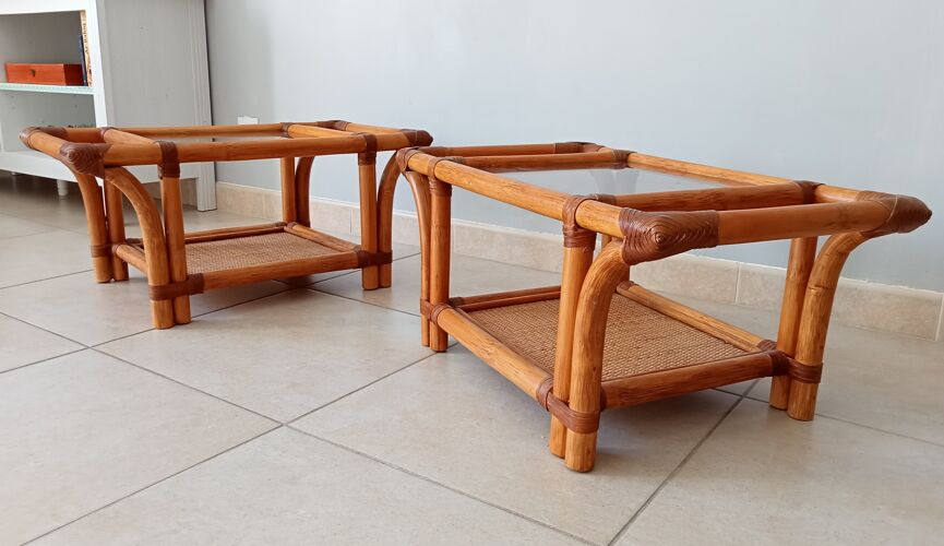 Paire de tables d'appoints vintage bambou rotin et verre fumé années 70