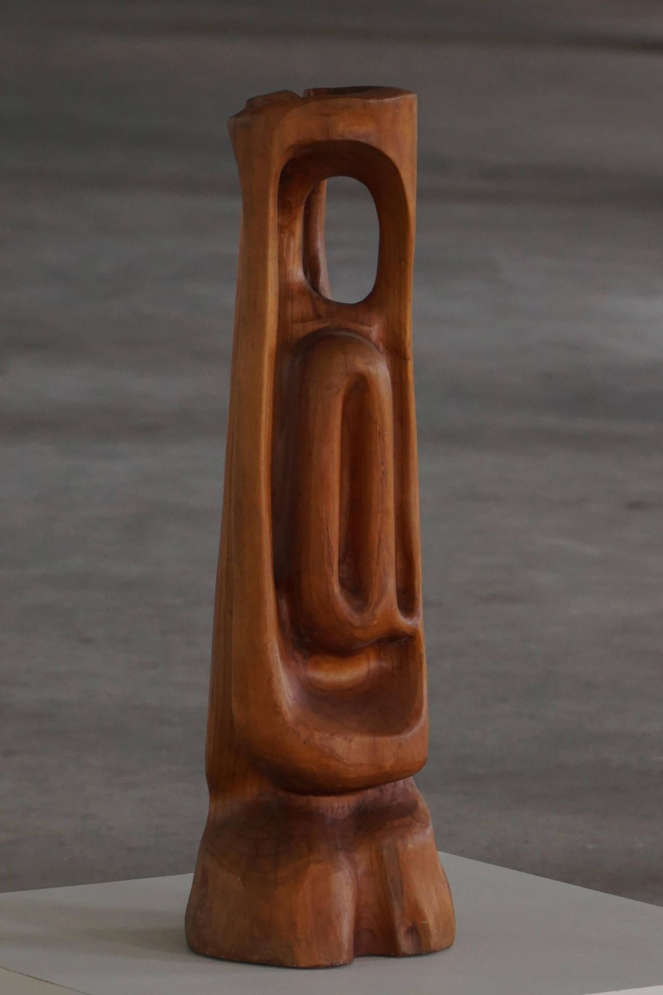 Large wooden sculpture "Woman" by Ole Wettergren, Danish modern, 1970s.