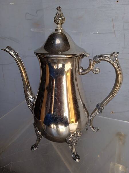 Coffee / teapot in silver metal St Louis XV