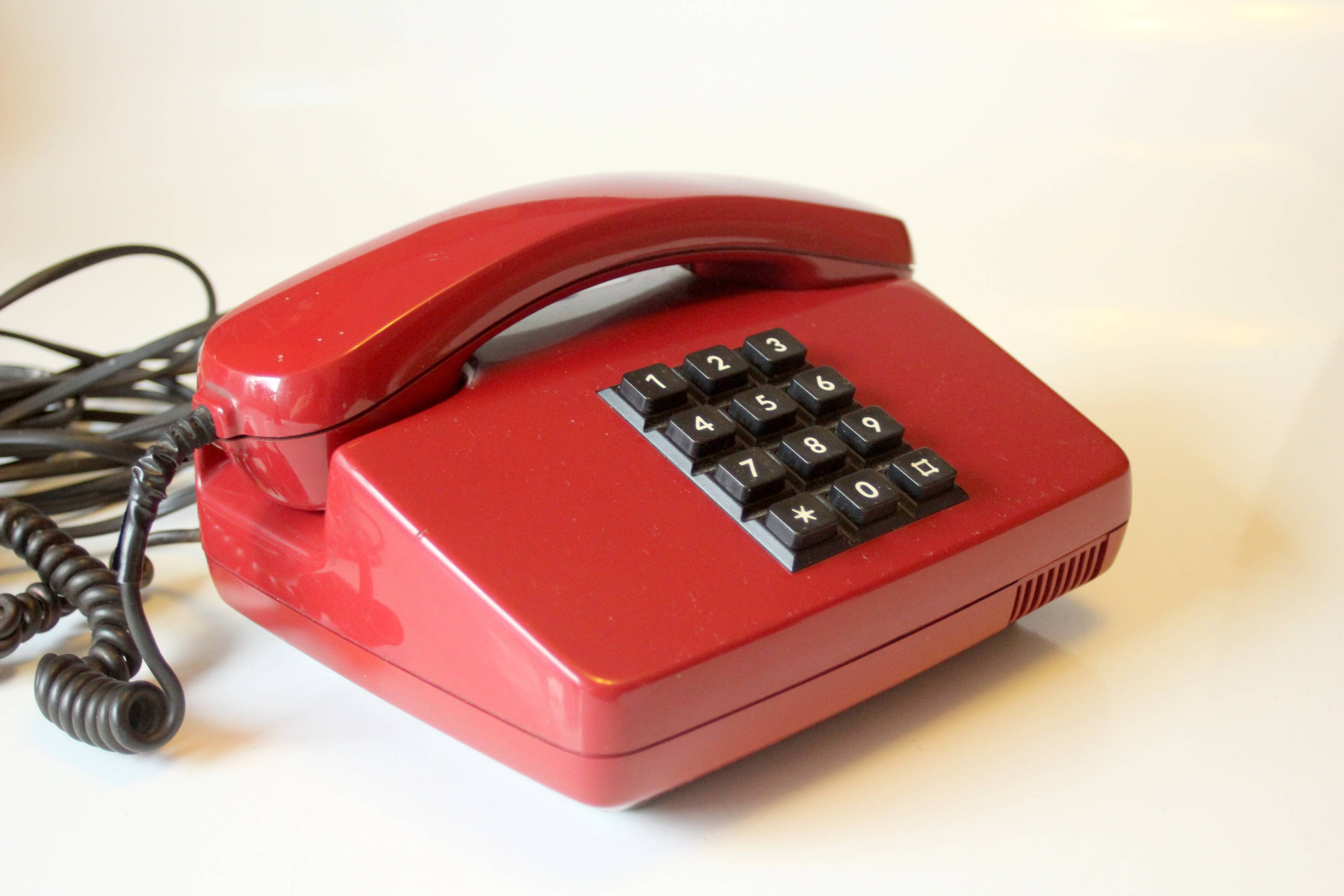 Téléphone vintage allemand avec cadran pad, touches, usuable, vintage des années 1980