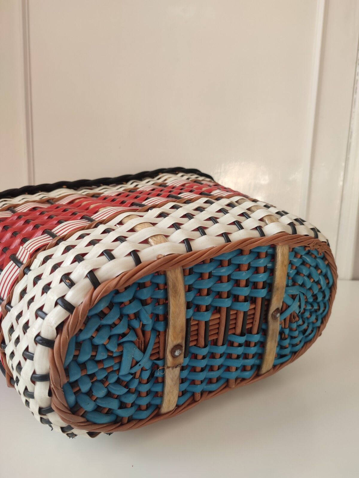 Vintage scoubidou basket