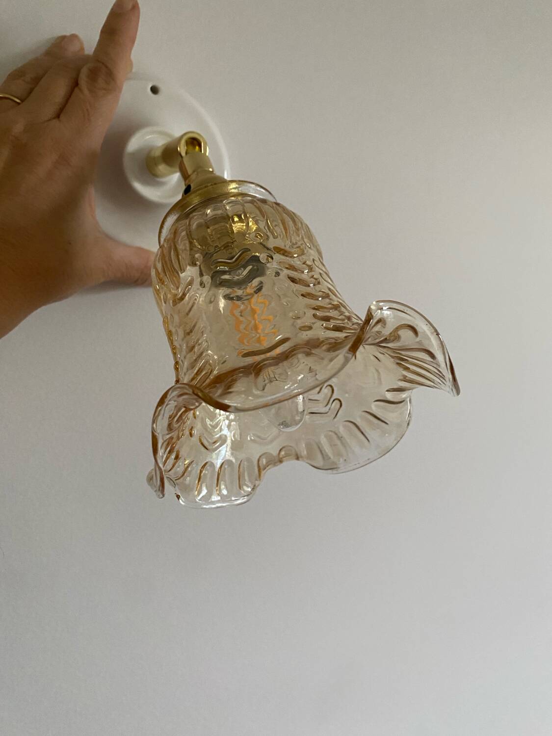 Wall light with vintage tulip