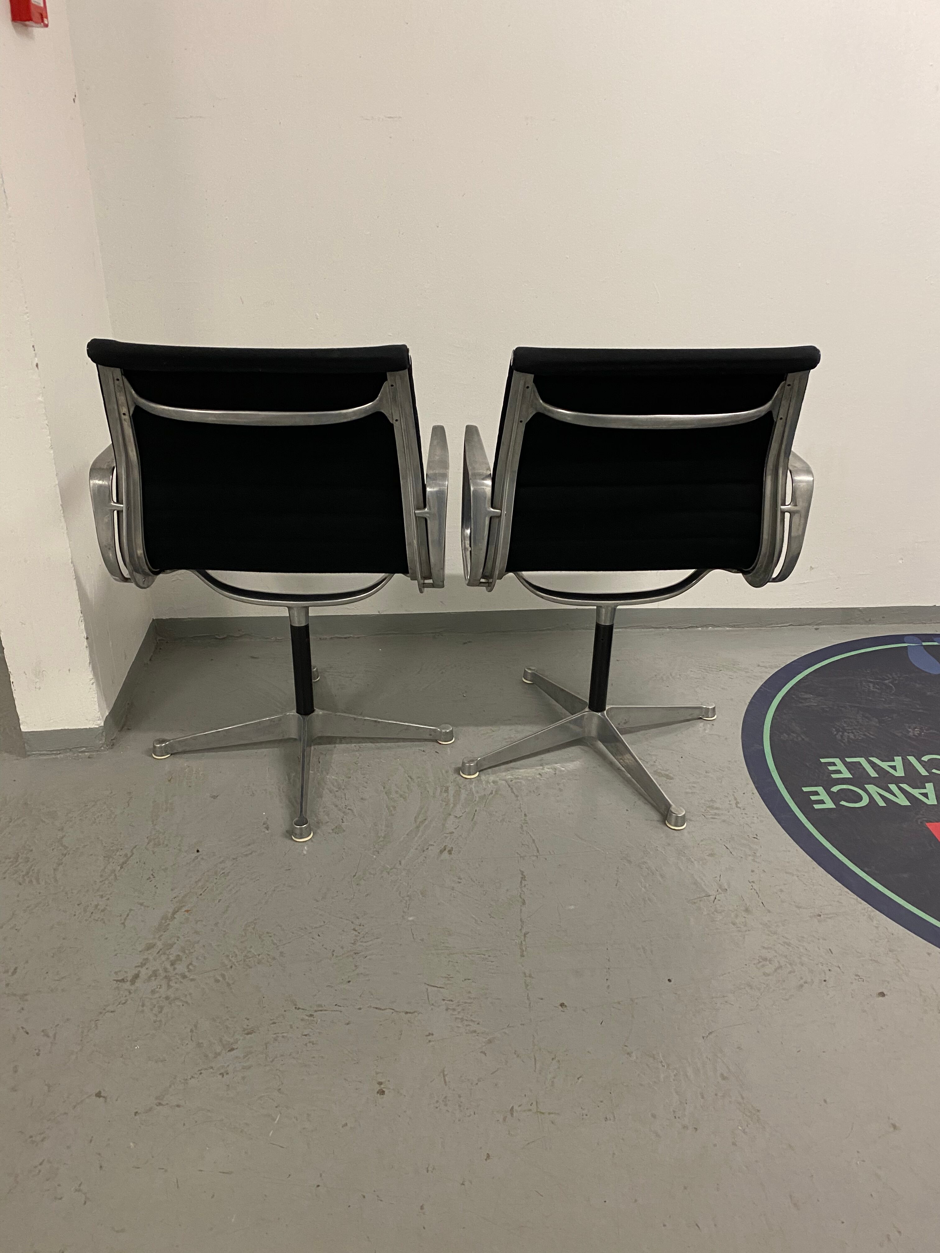Fauteuil EA108 par Charles et Ray  Eames édition Herman Miller