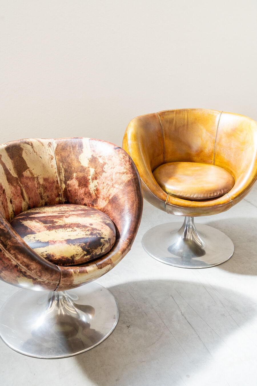 Leather swivel armchairs, early twenty-first century, set of 2